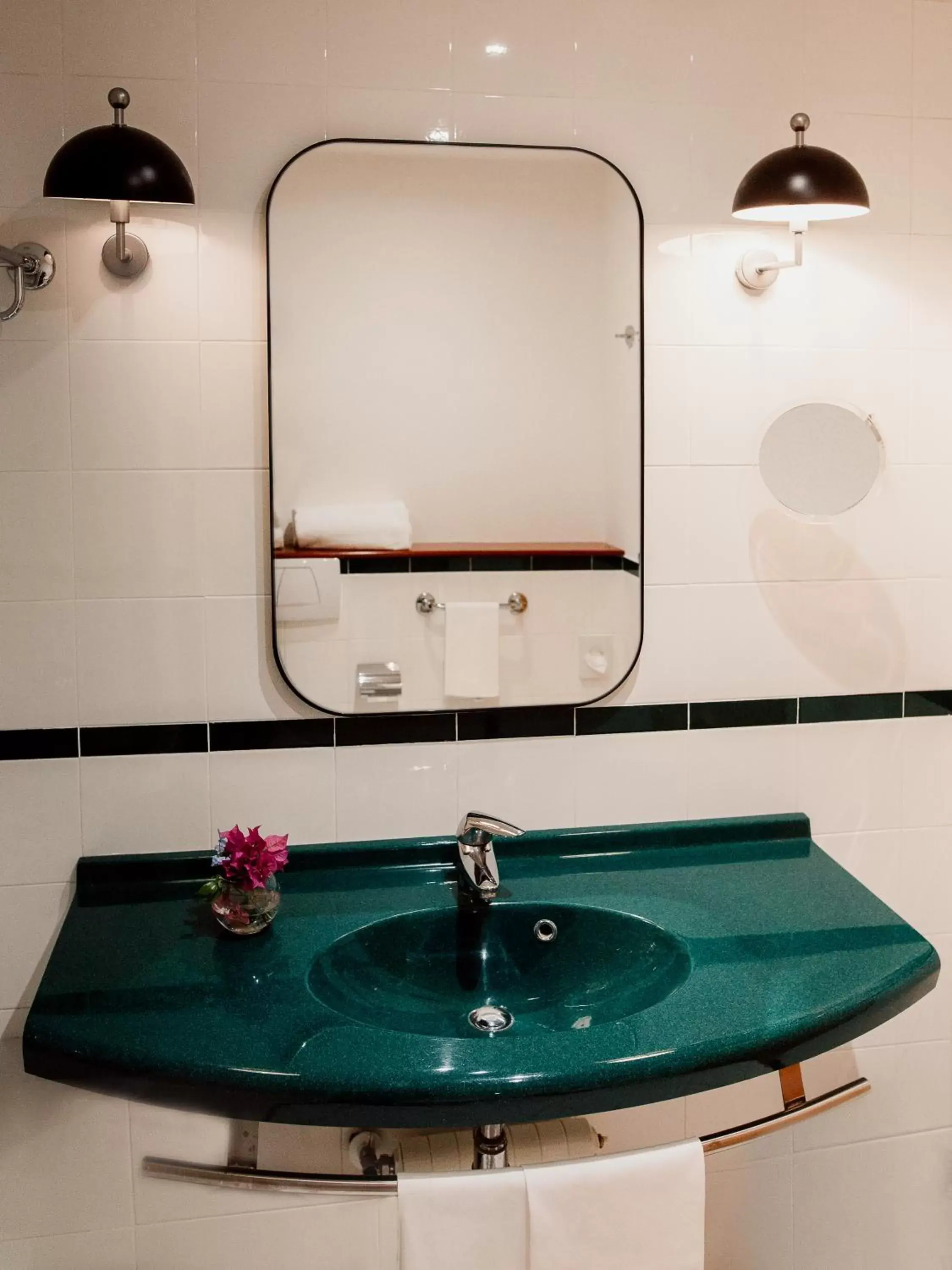 Shower, Bathroom in Hotel Mercure Roma Corso Trieste