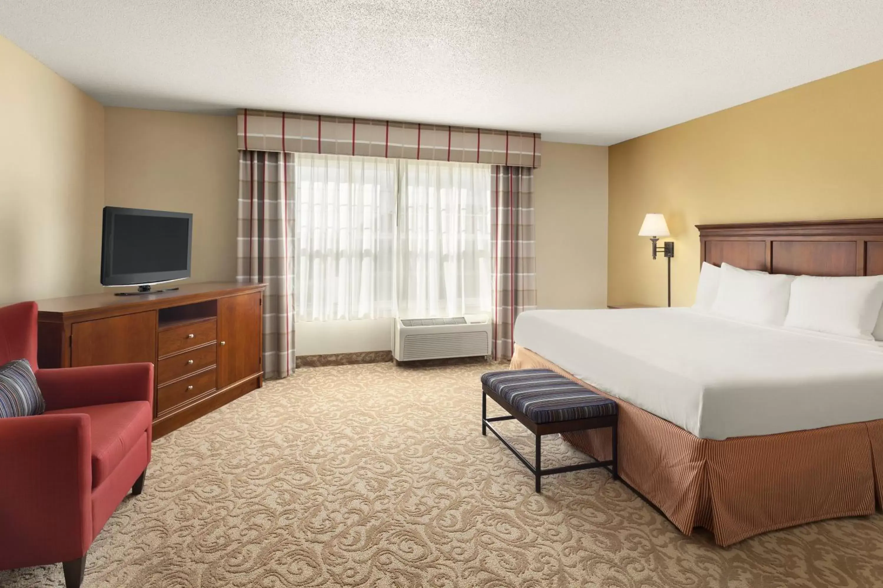 Photo of the whole room, TV/Entertainment Center in Country Inn & Suites by Radisson, Fort Dodge, IA