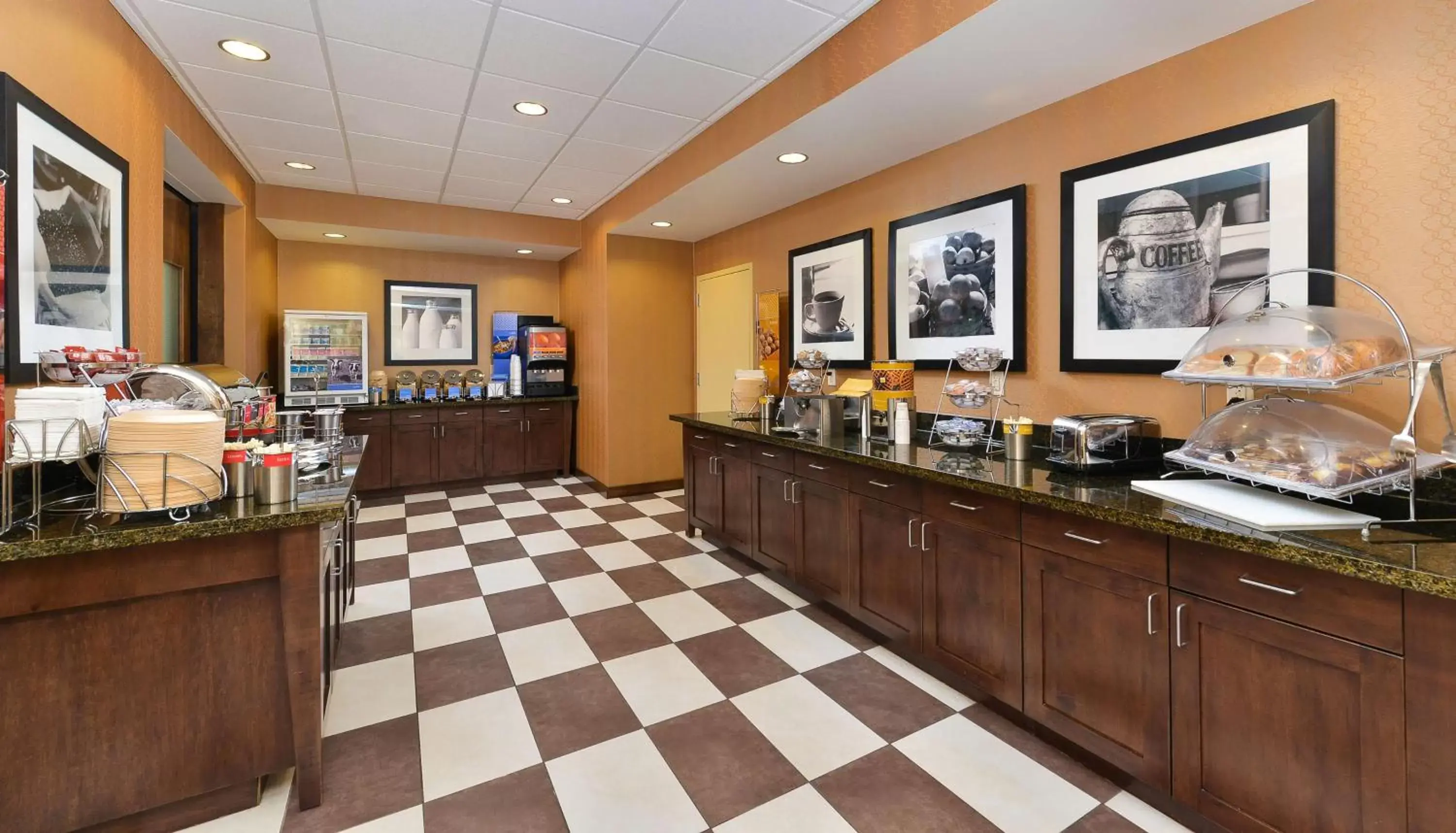 Dining area, Restaurant/Places to Eat in Hampton Inn Clinton
