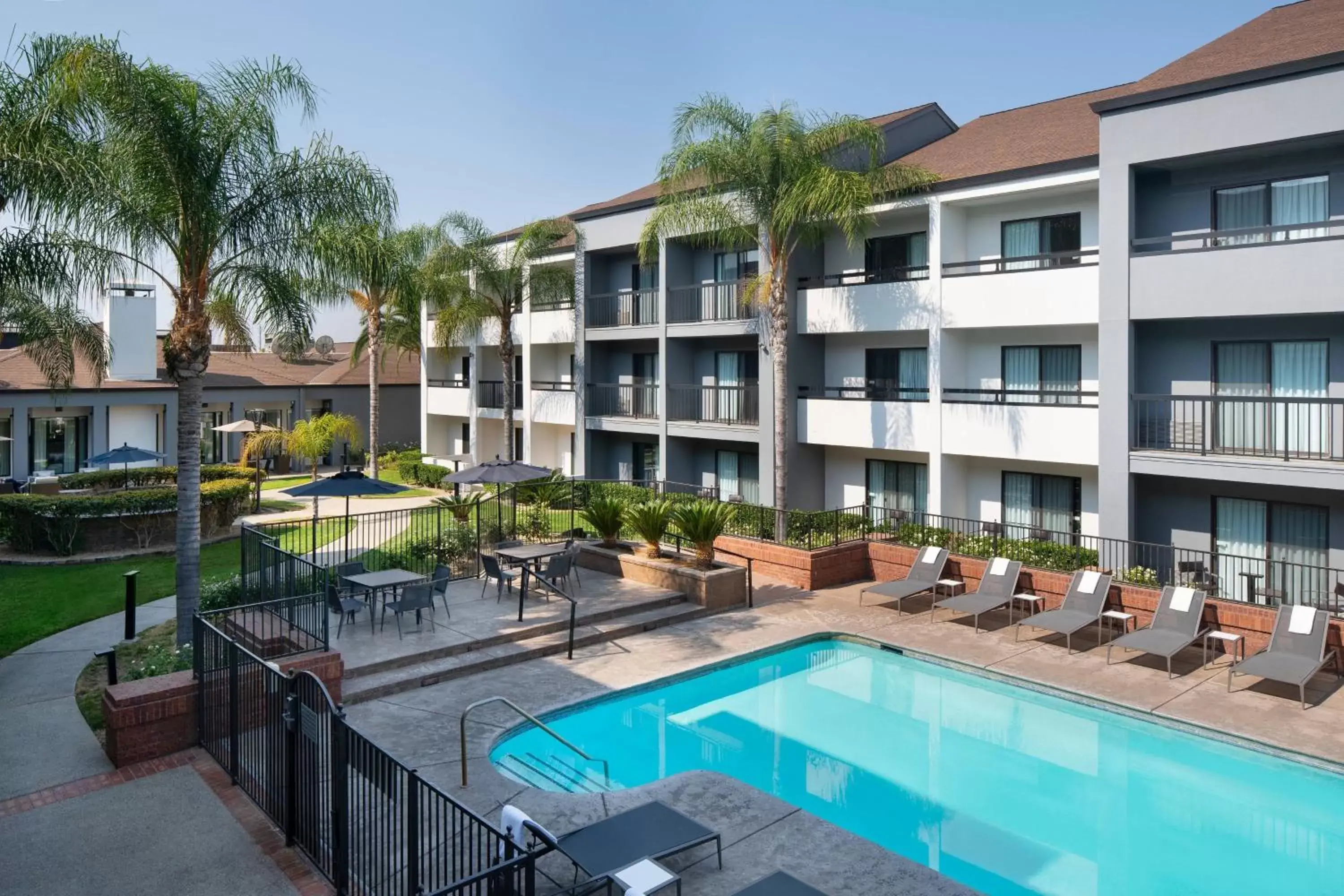 Swimming Pool in Courtyard by Marriott Fresno
