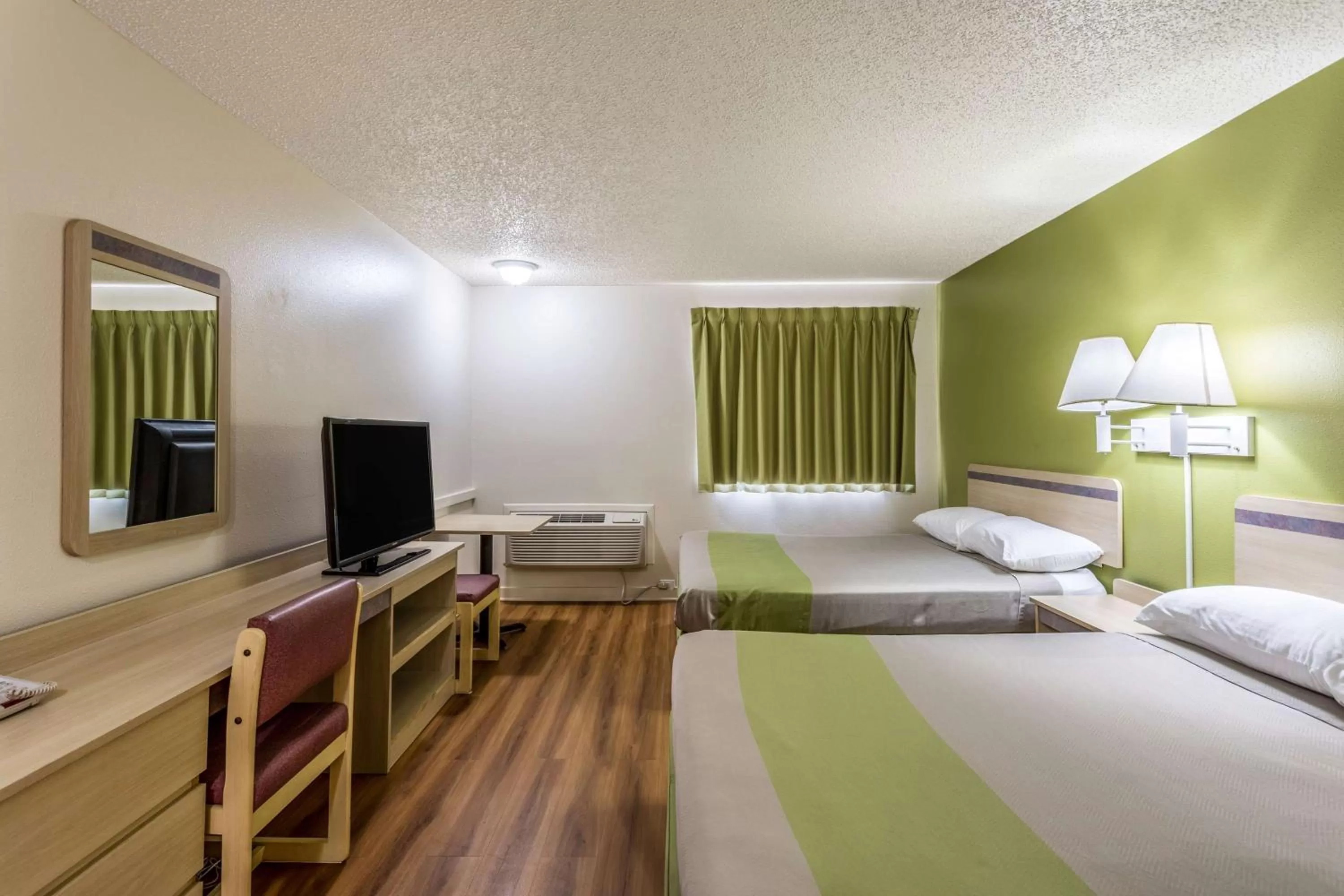 Photo of the whole room, Bed in Motel 6-Great Falls, MT