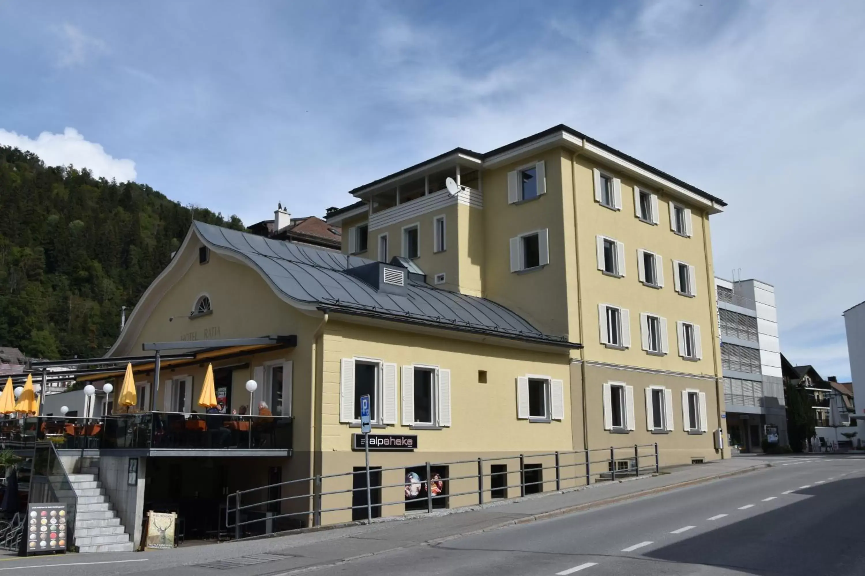 Facade/entrance in Hotel Rätia