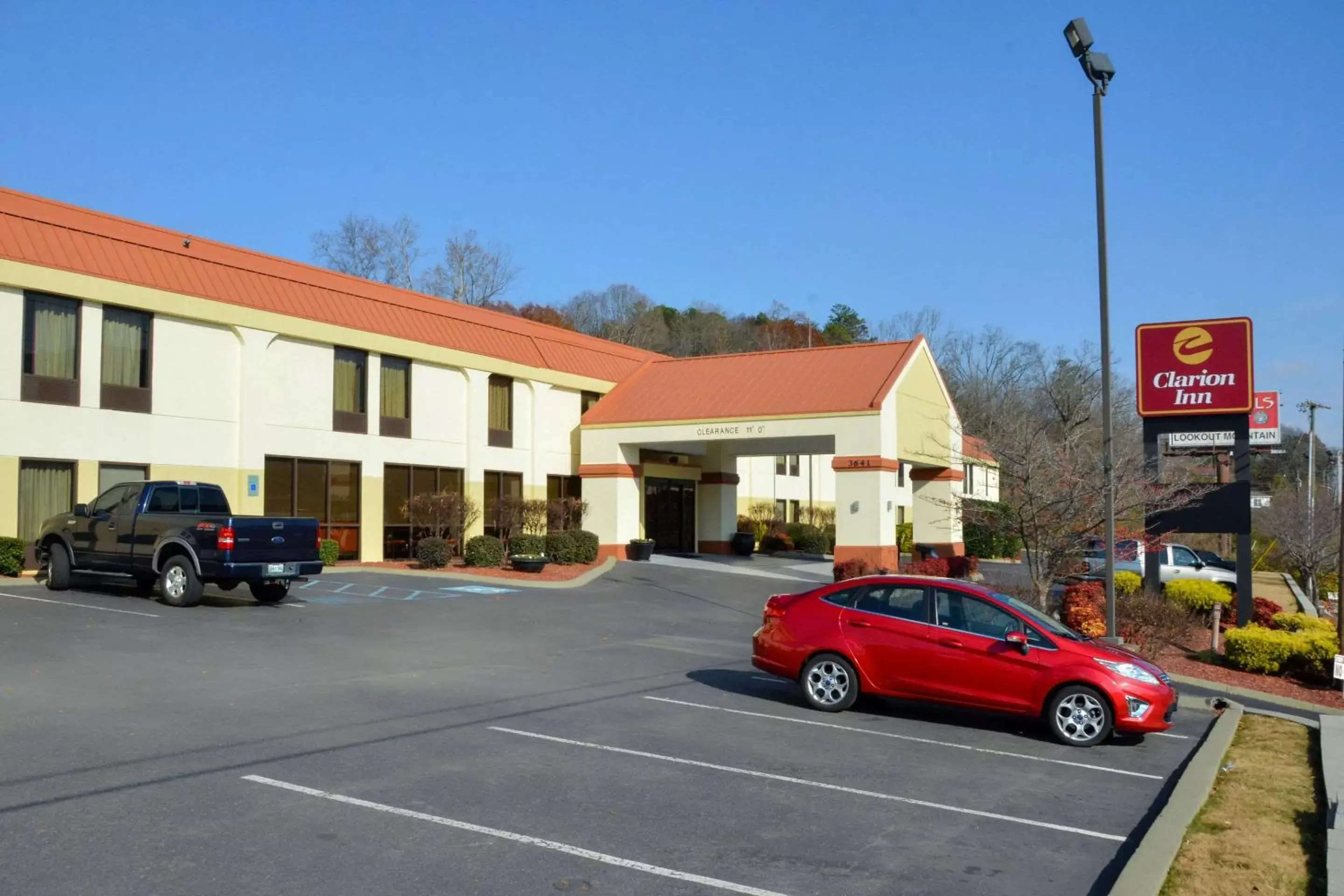 Property Building in Clarion Inn near Lookout Mountain