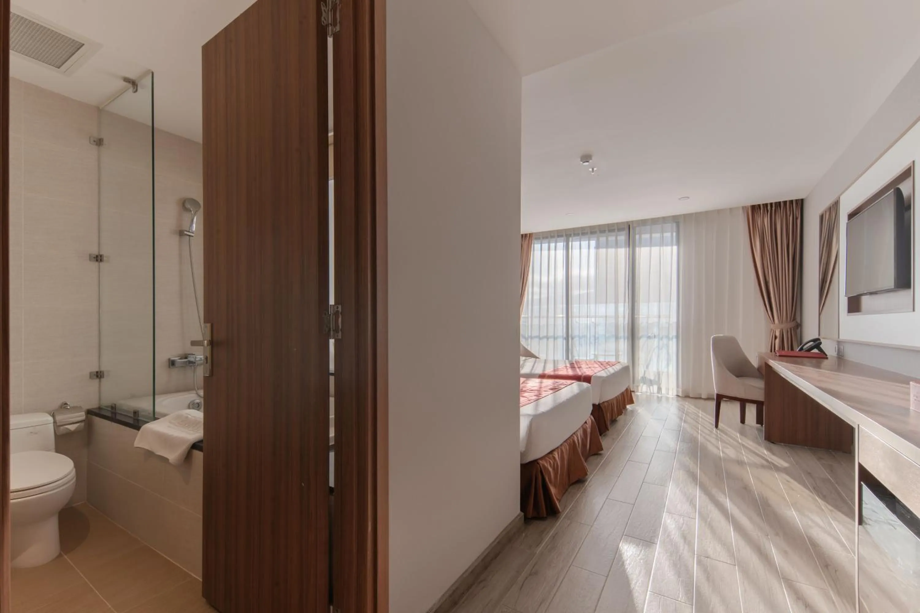 Toilet, Bed in LeMore Hotel Nha Trang