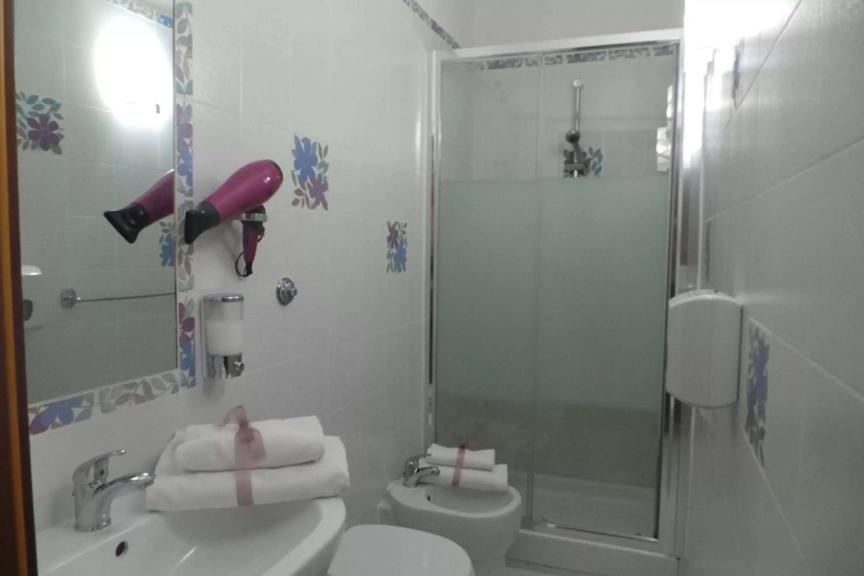 Shower, Bathroom in Hotel Castelfidardo