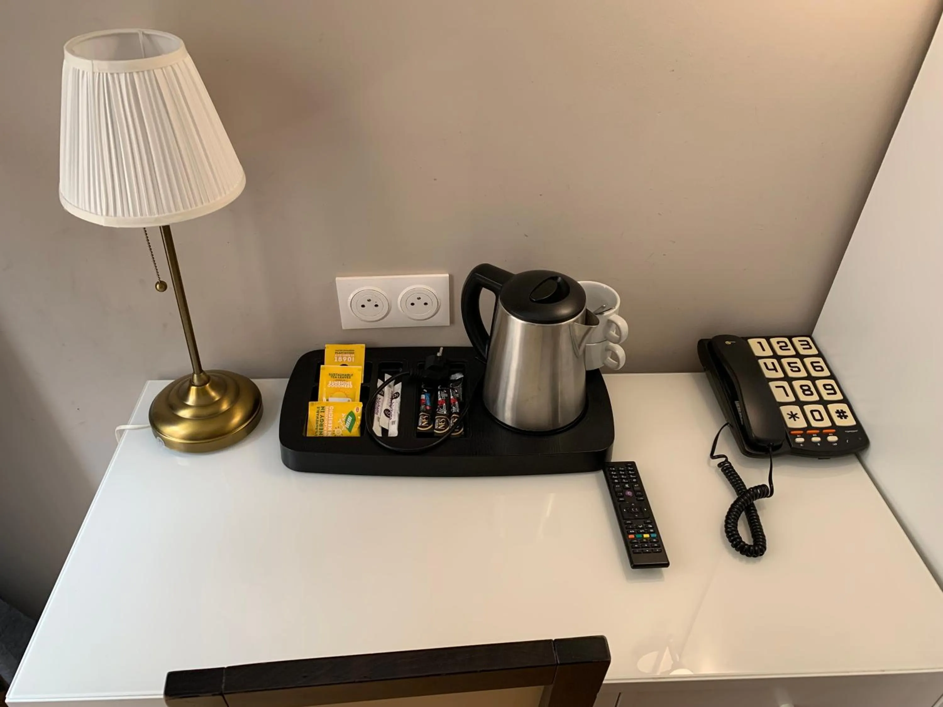 Coffee/tea facilities in Hôtel Apollo Opéra