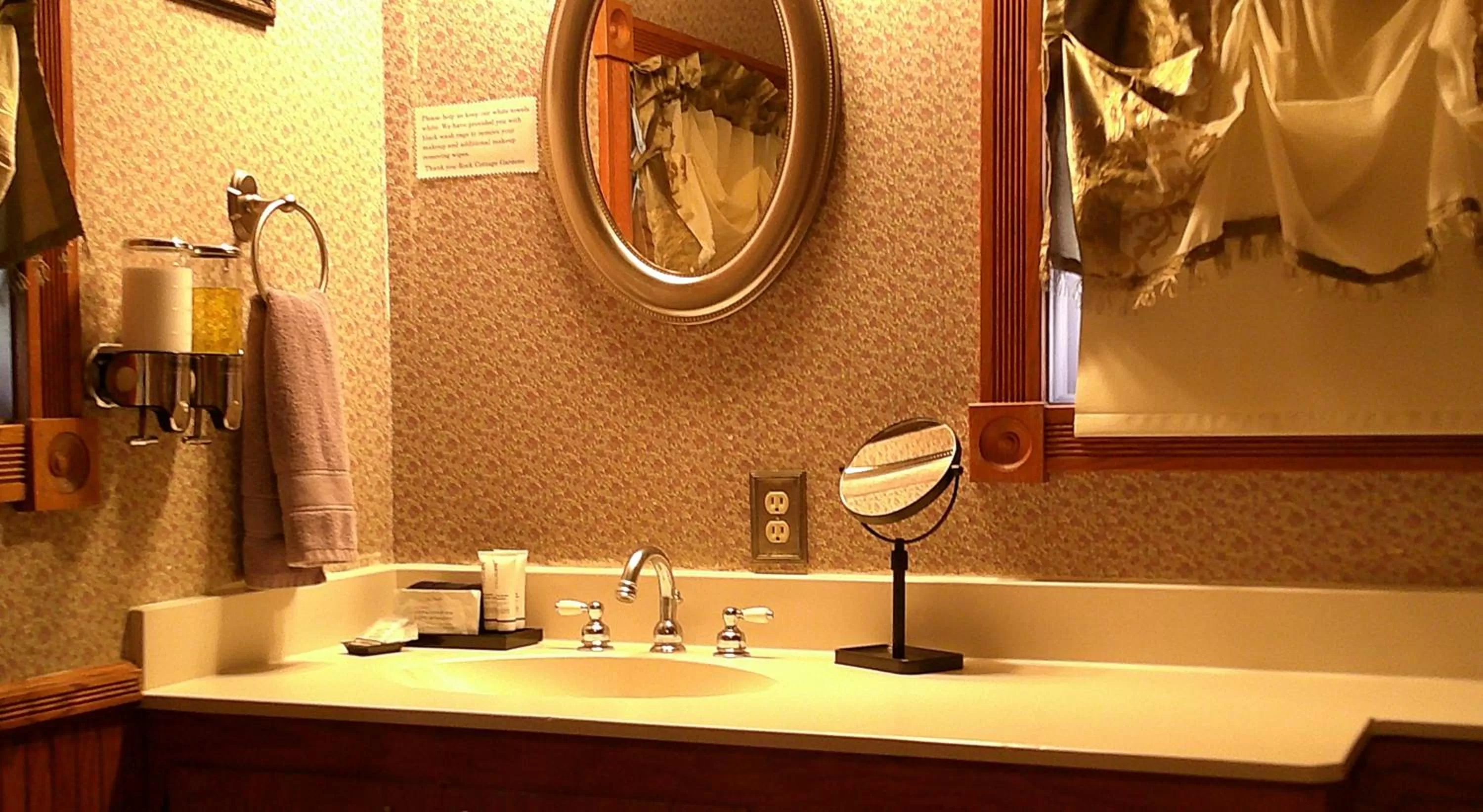 Bathroom in Rock Cottage Gardens B&B