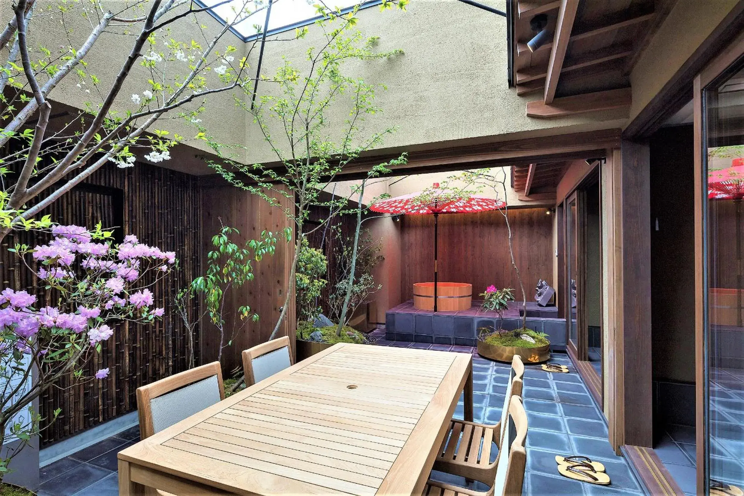 Balcony/Terrace in Gozan Hotel & Serviced Apartment Higashiyama Sanjo