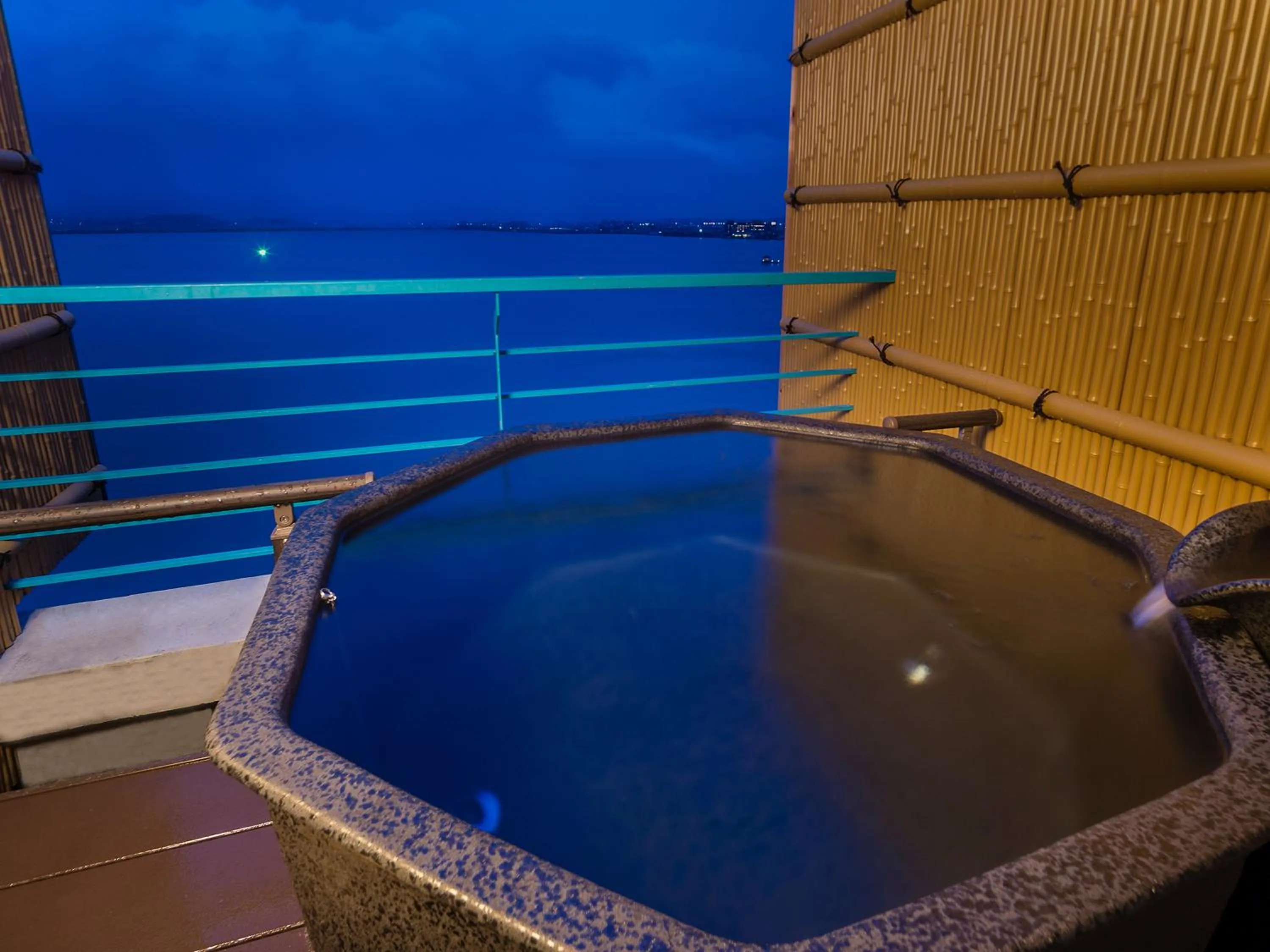 Open Air Bath in APA Hotel & Resort Kaga Katayamazu Onsen Kasuikyo