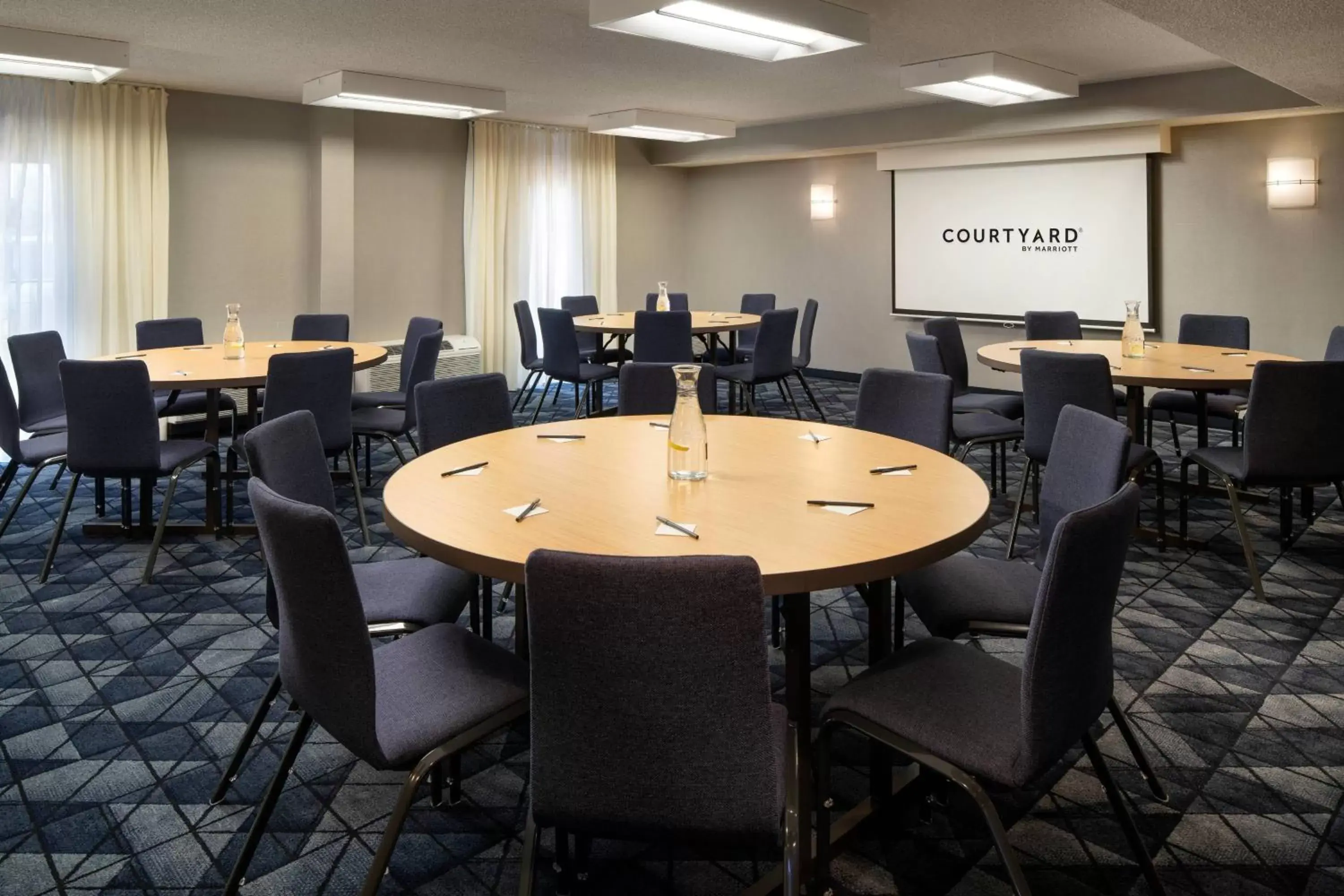 Meeting/conference room in Courtyard by Marriott Bakersfield