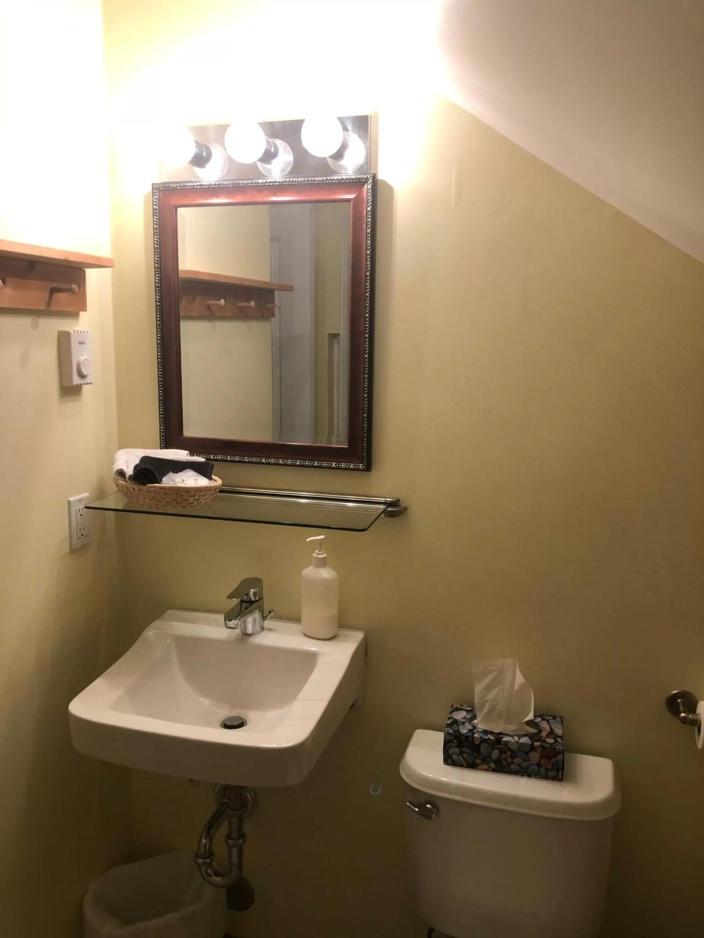 Crowsnest Vineyards Guesthouse