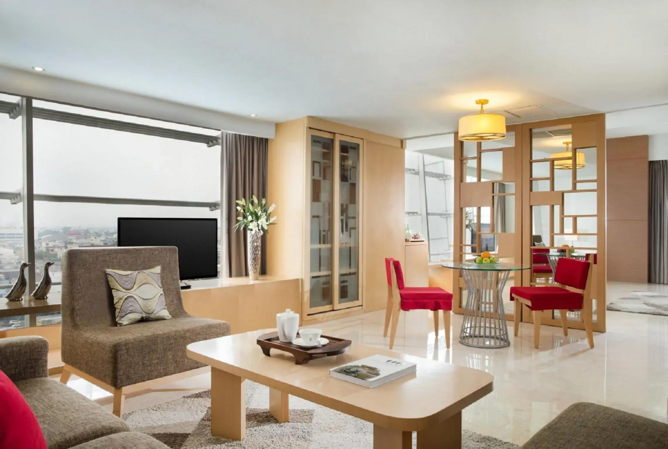 Living room in Santika Premiere Dyandra Hotel & Convention - Medan Living room in Santika Premiere Dyandra Hotel & Convention - Medan