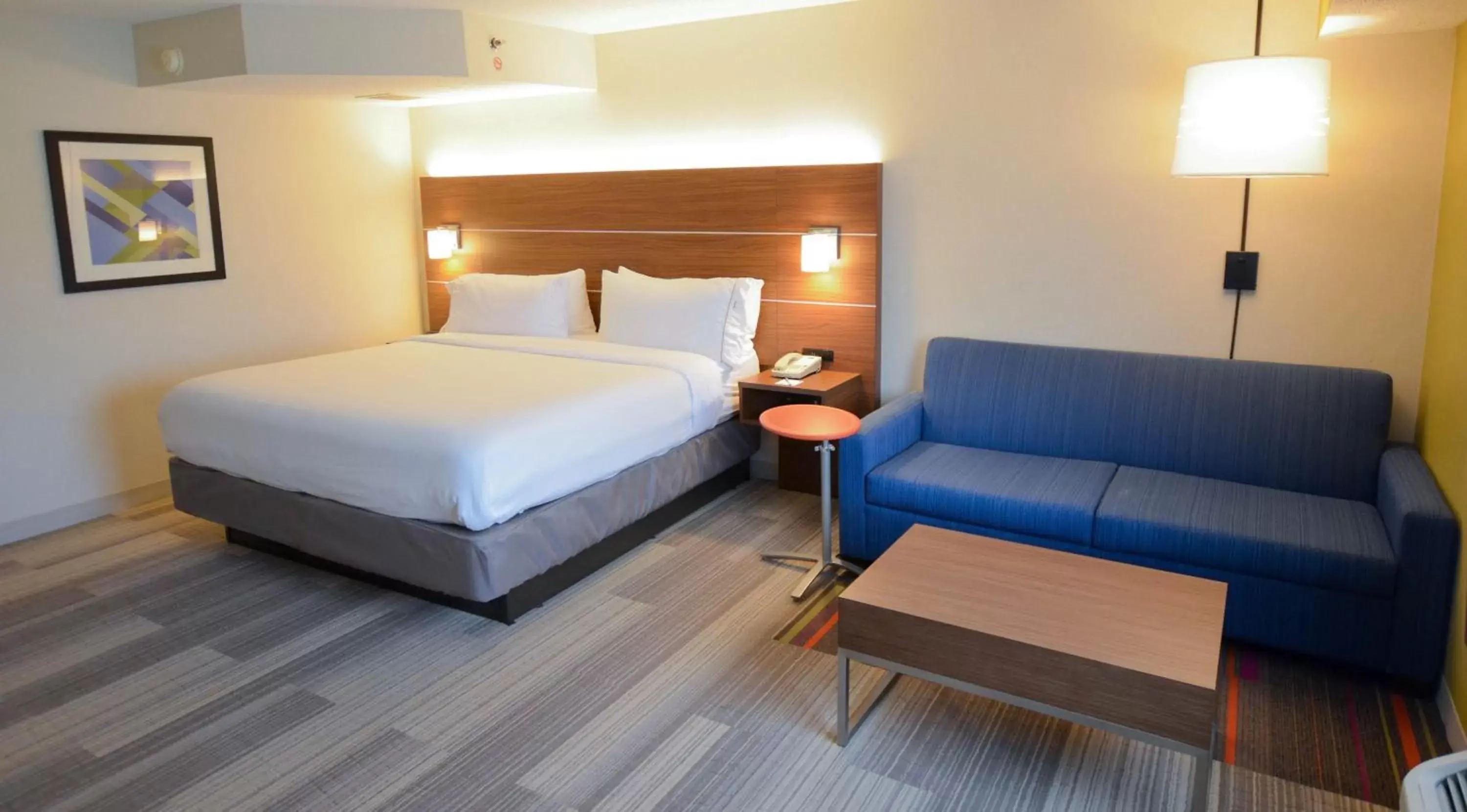 Photo of the whole room, Bed in Holiday Inn Express Pittsburgh-Bridgeville, an IHG Hotel