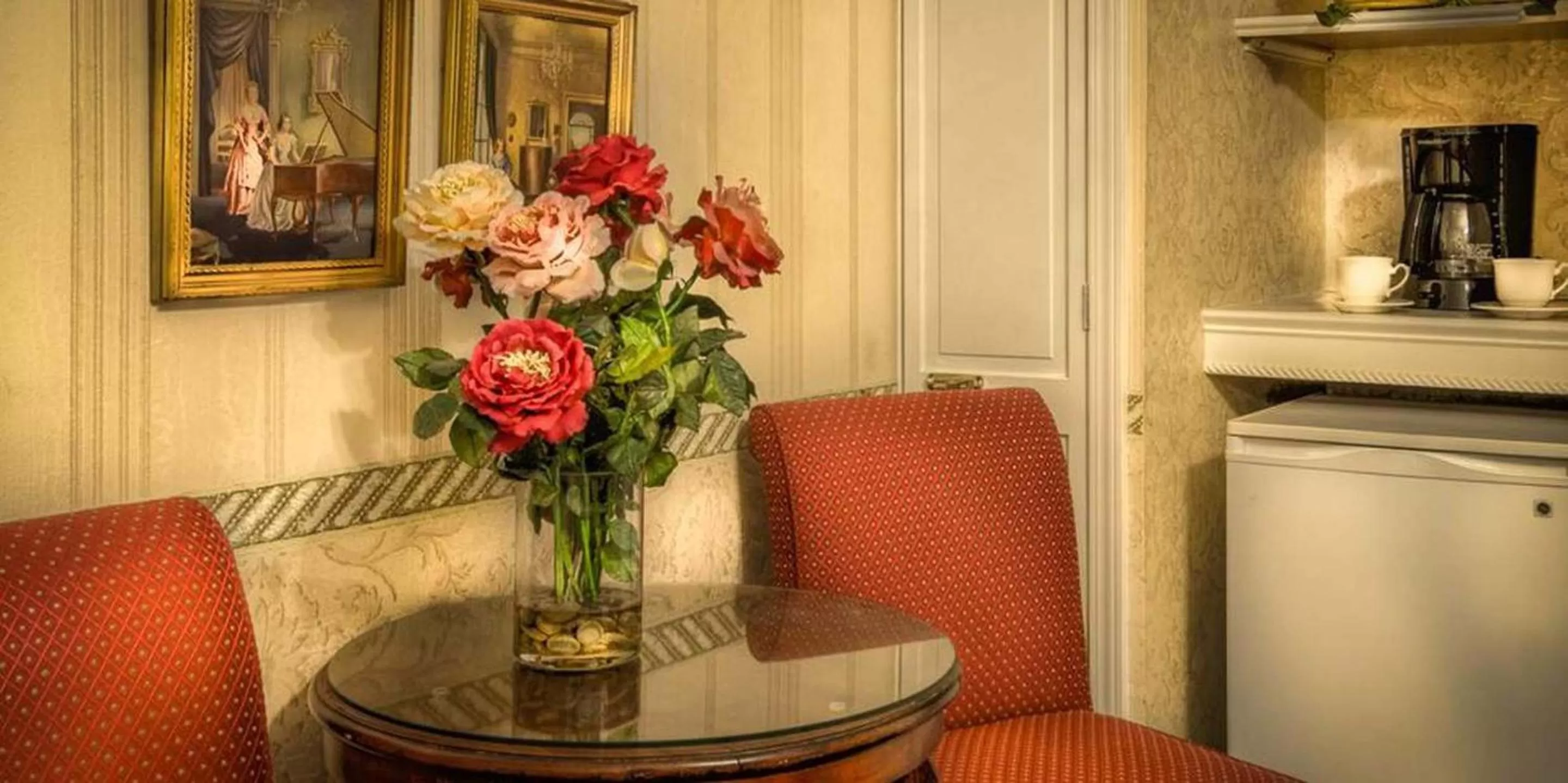 Seating area in Red Coach Inn