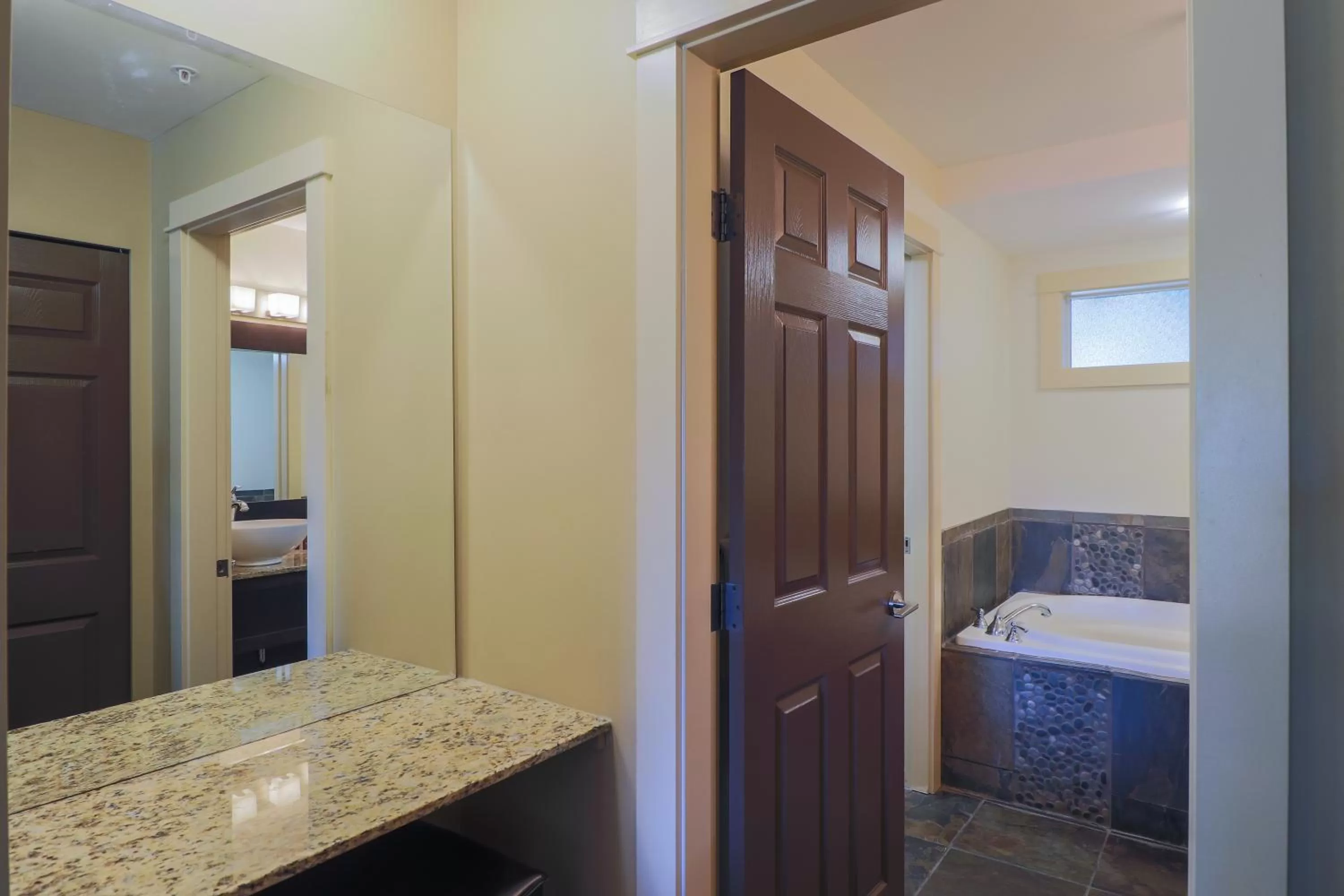 Bathroom, Bed in Pacific Shores Resort & Spa