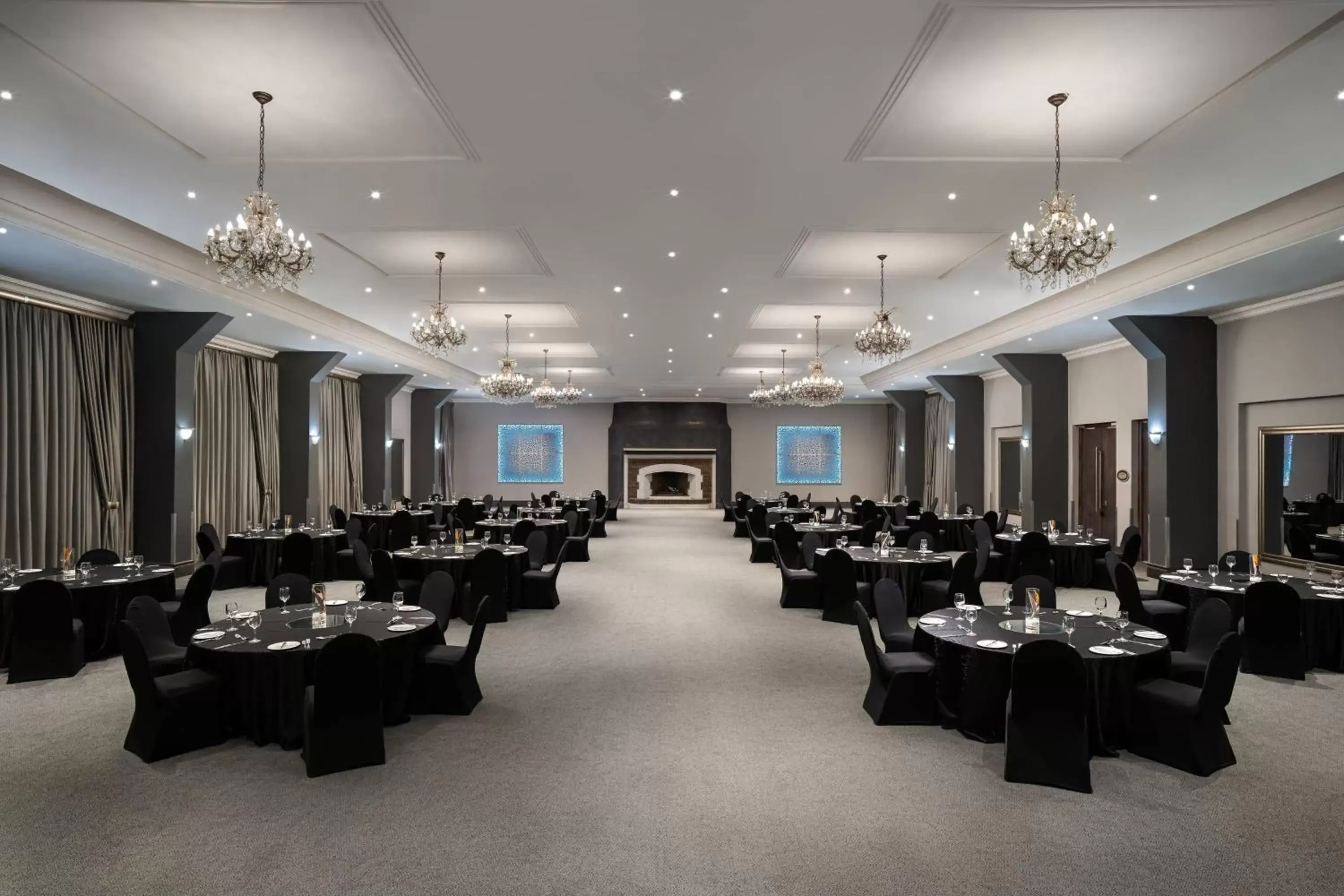 Meeting/conference room, Restaurant/Places to Eat in Protea Hotel by Marriott Johannesburg Wanderers