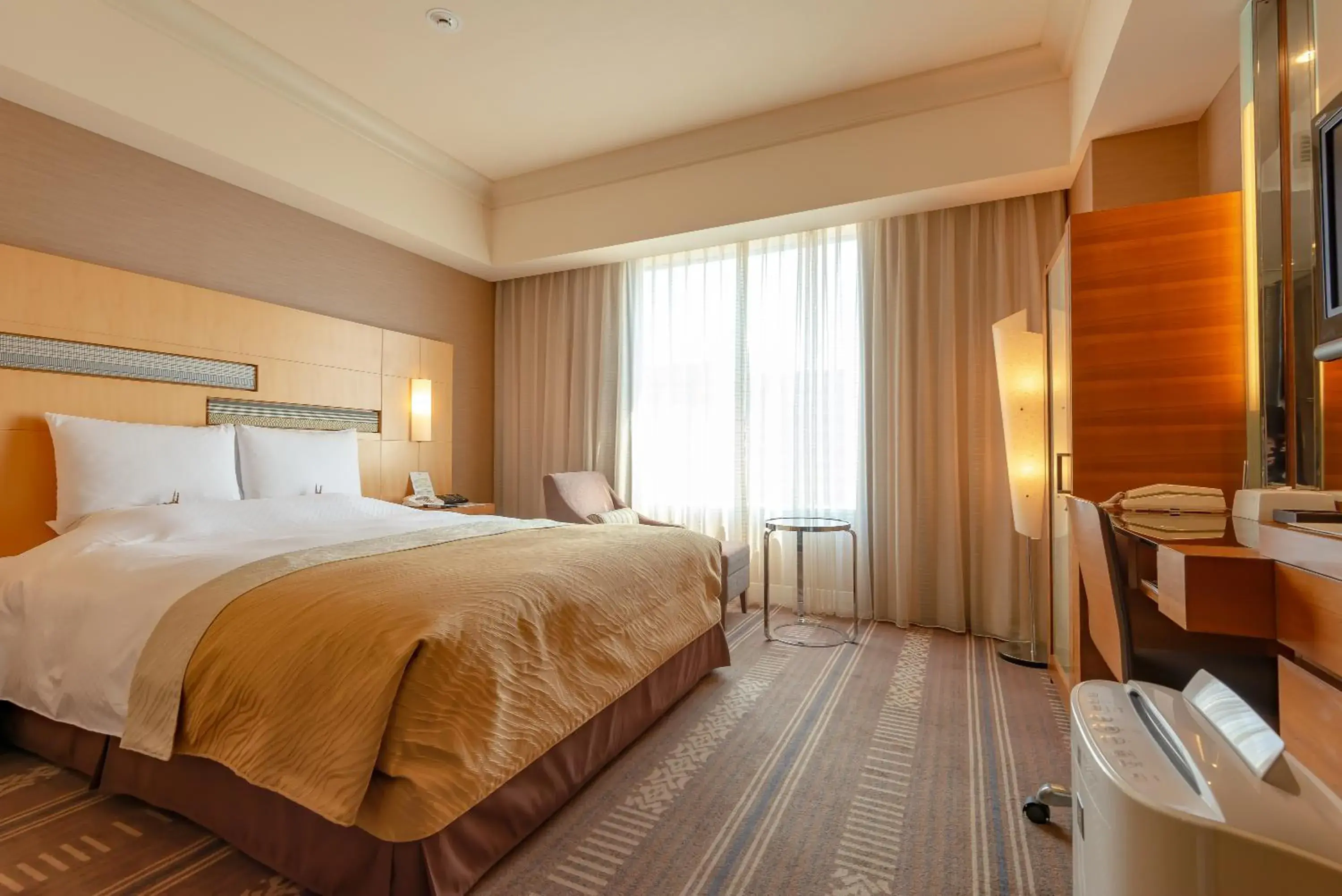 Photo of the whole room, Bed in Hotel Okura Fukuoka