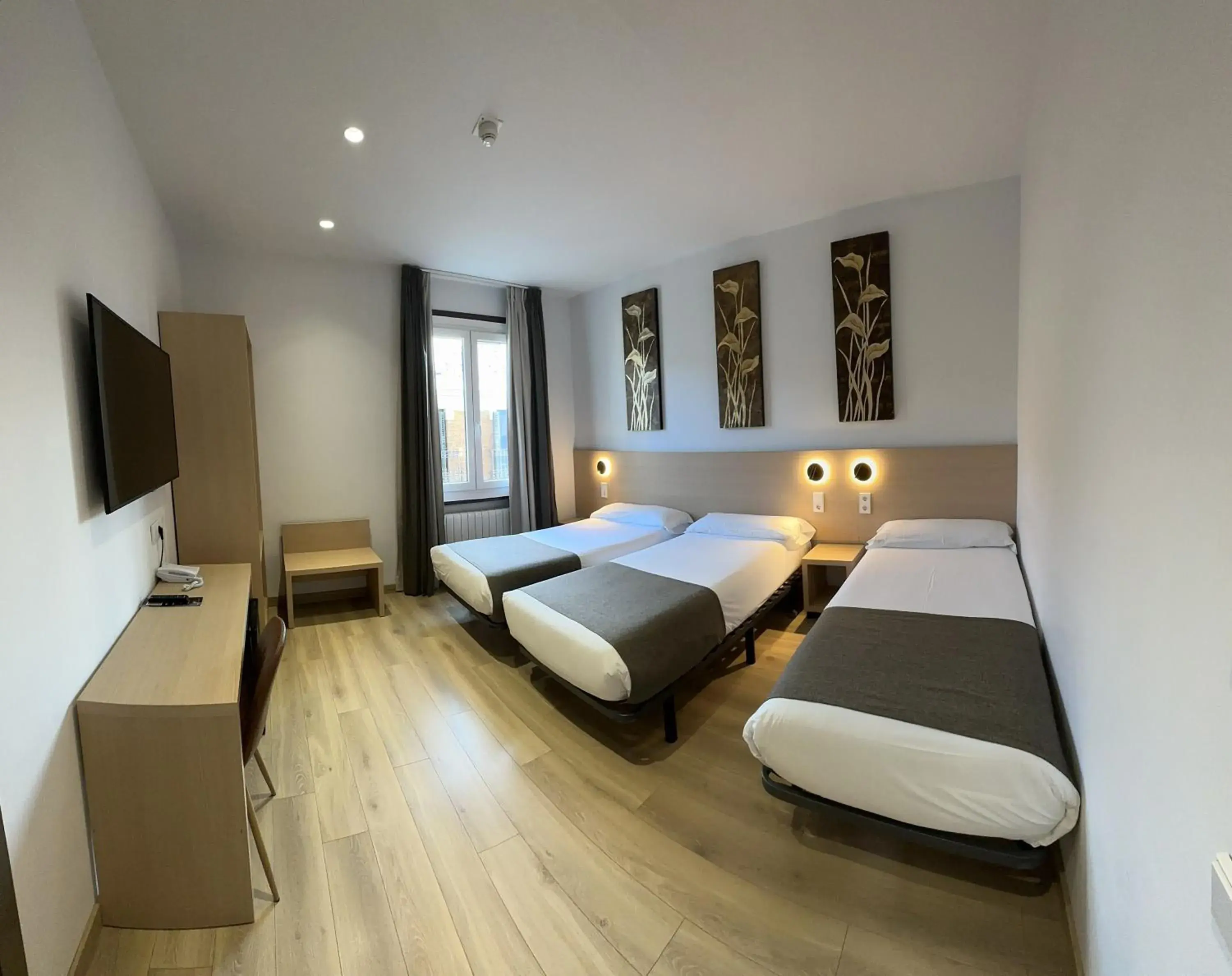Bed in Hostal Abadia Madrid