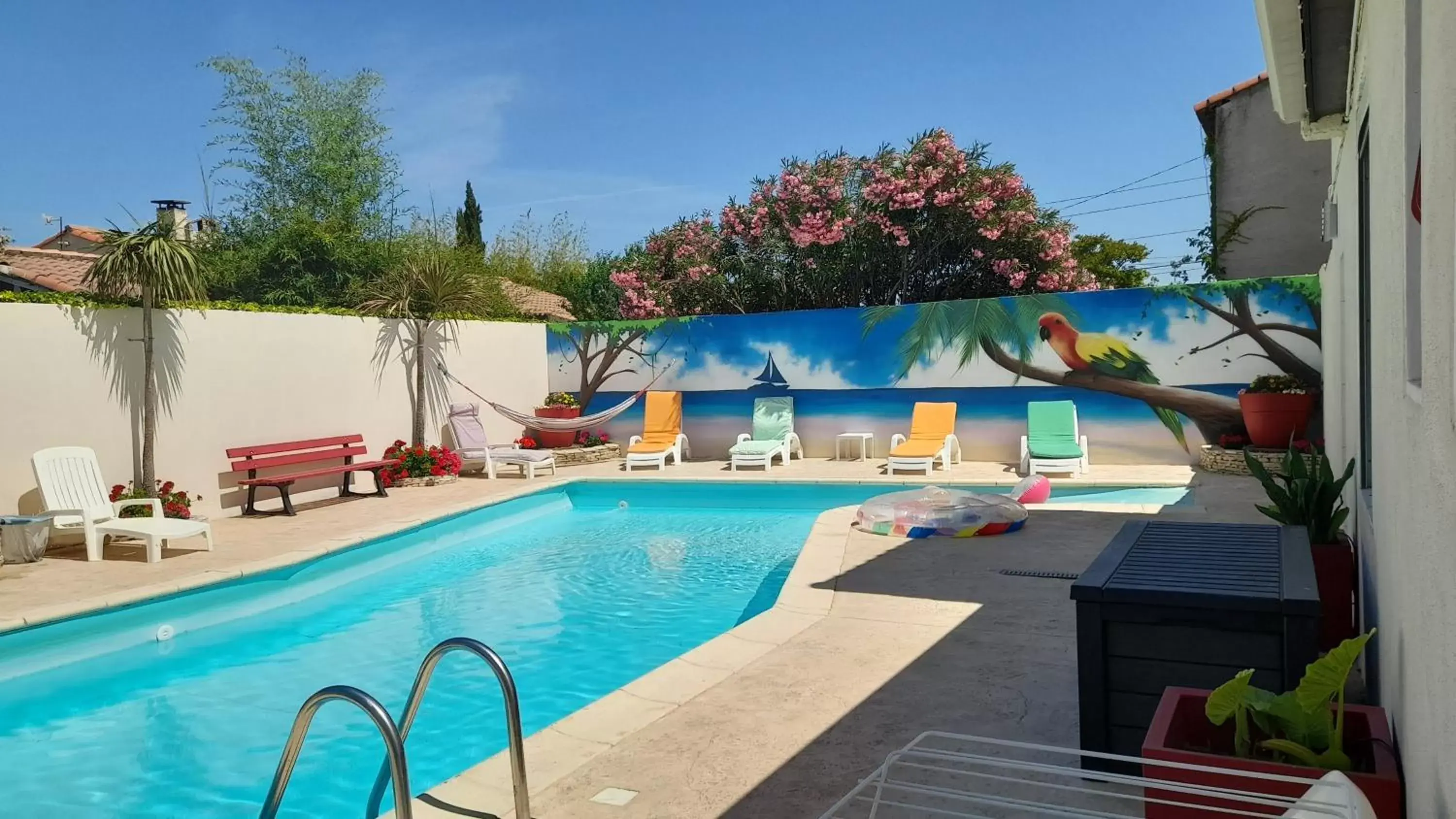 Swimming Pool in chambre chez corinne et bernard