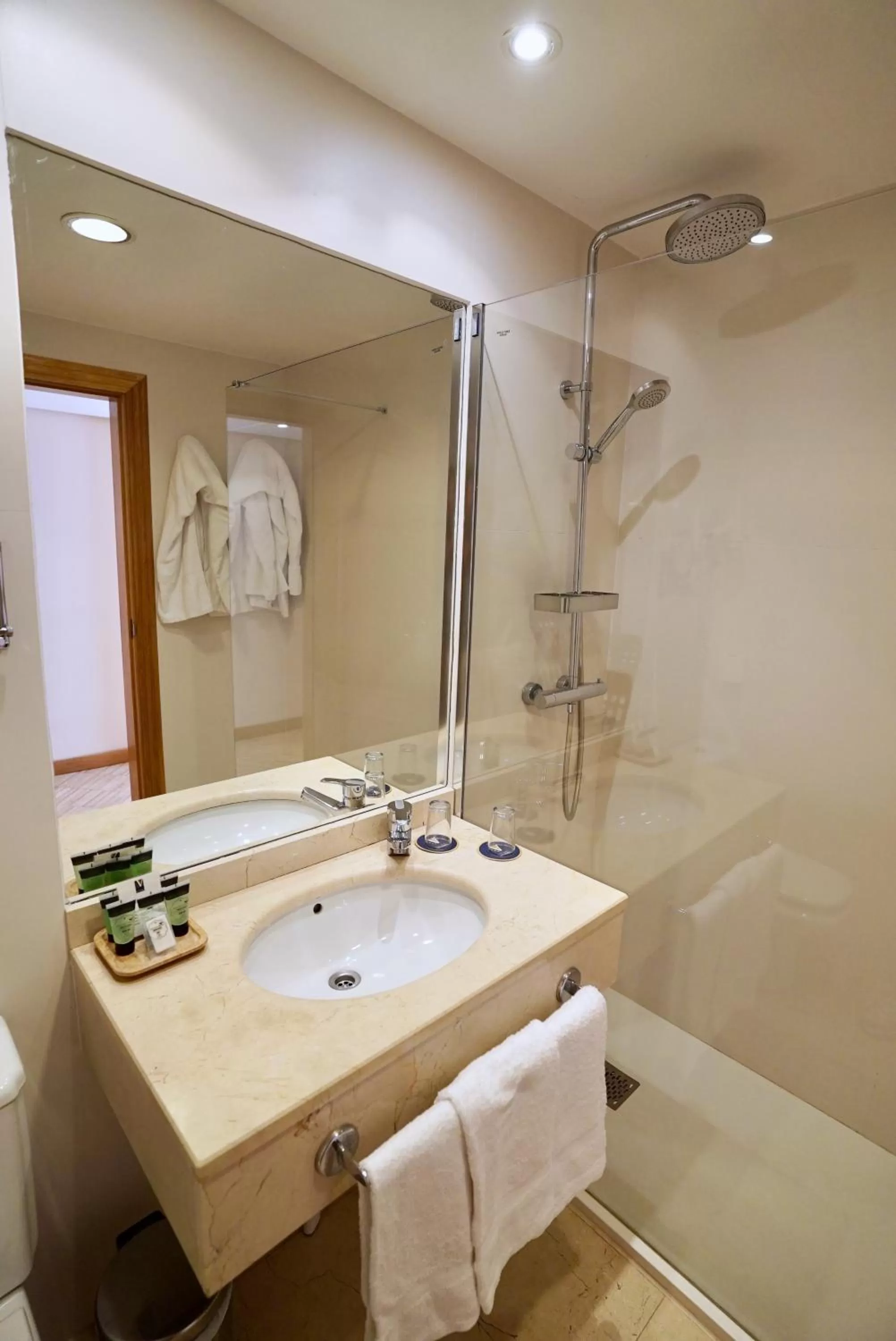 Shower in Gran Hotel Victoria