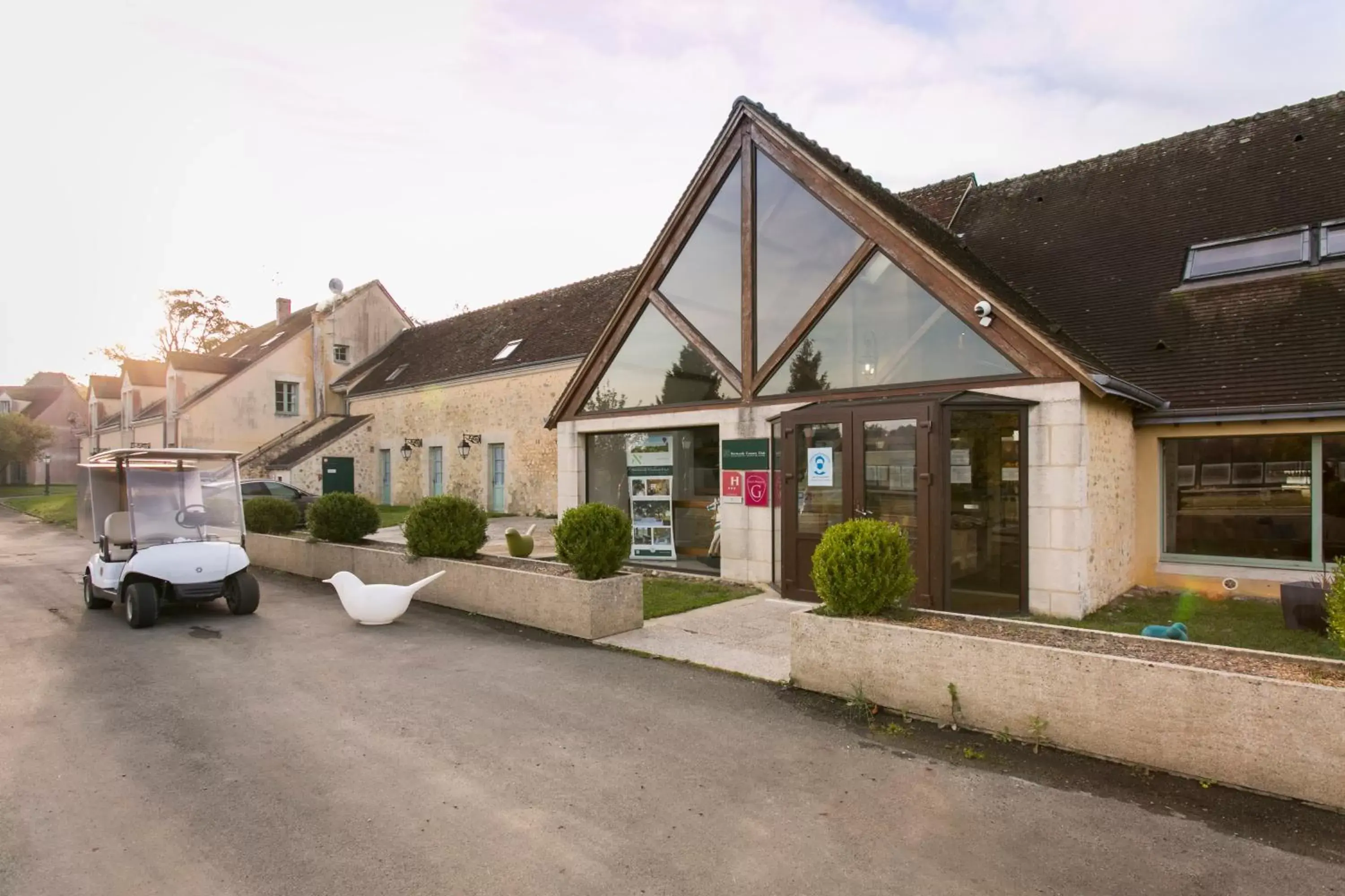 Property Building in Hôtel Résidence Normandy Country Club by Popinns