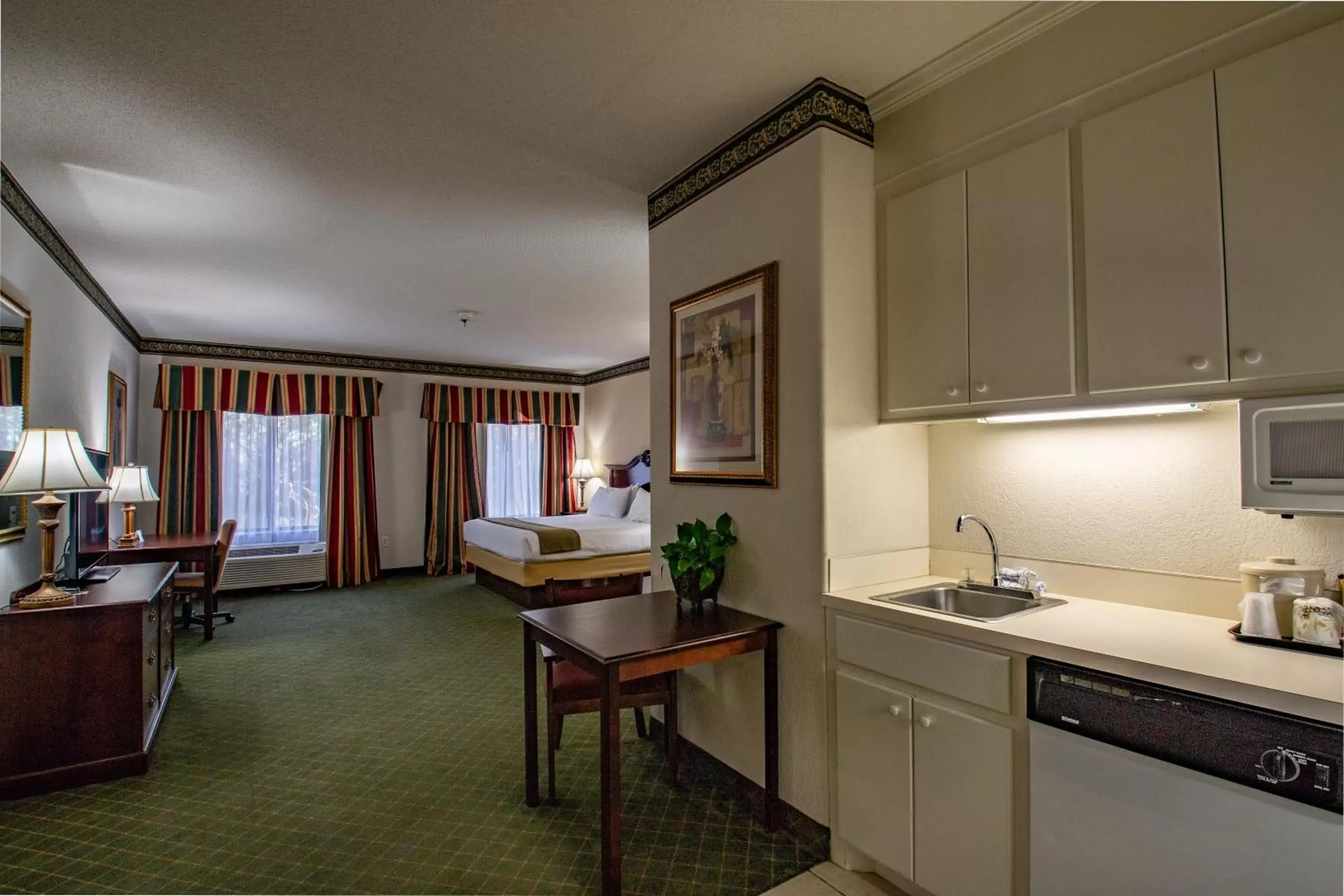 Kitchen/Kitchenette in Moncks Corner Inn