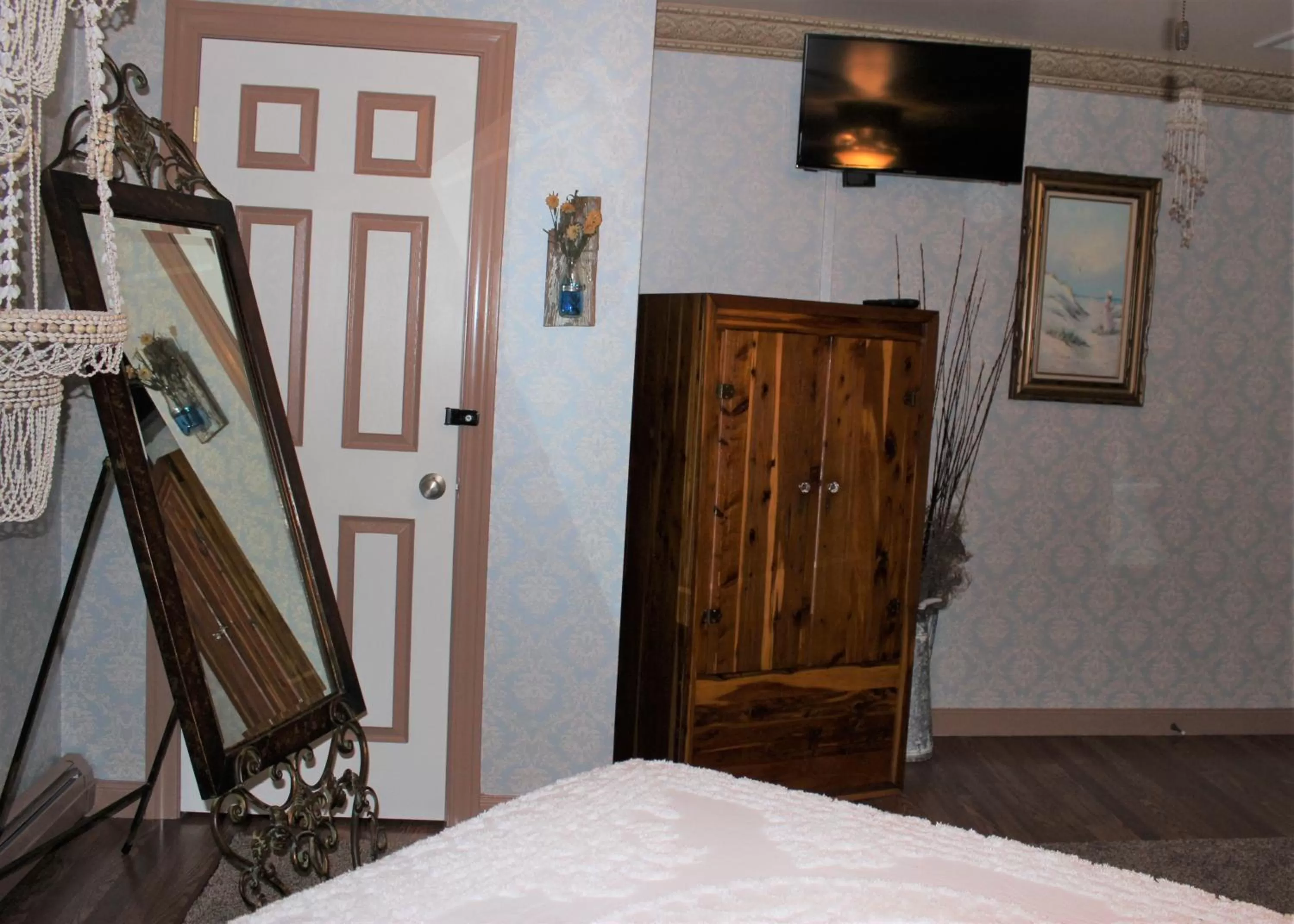 TV/Entertainment Center in Carriage Stop Bed & Breakfast