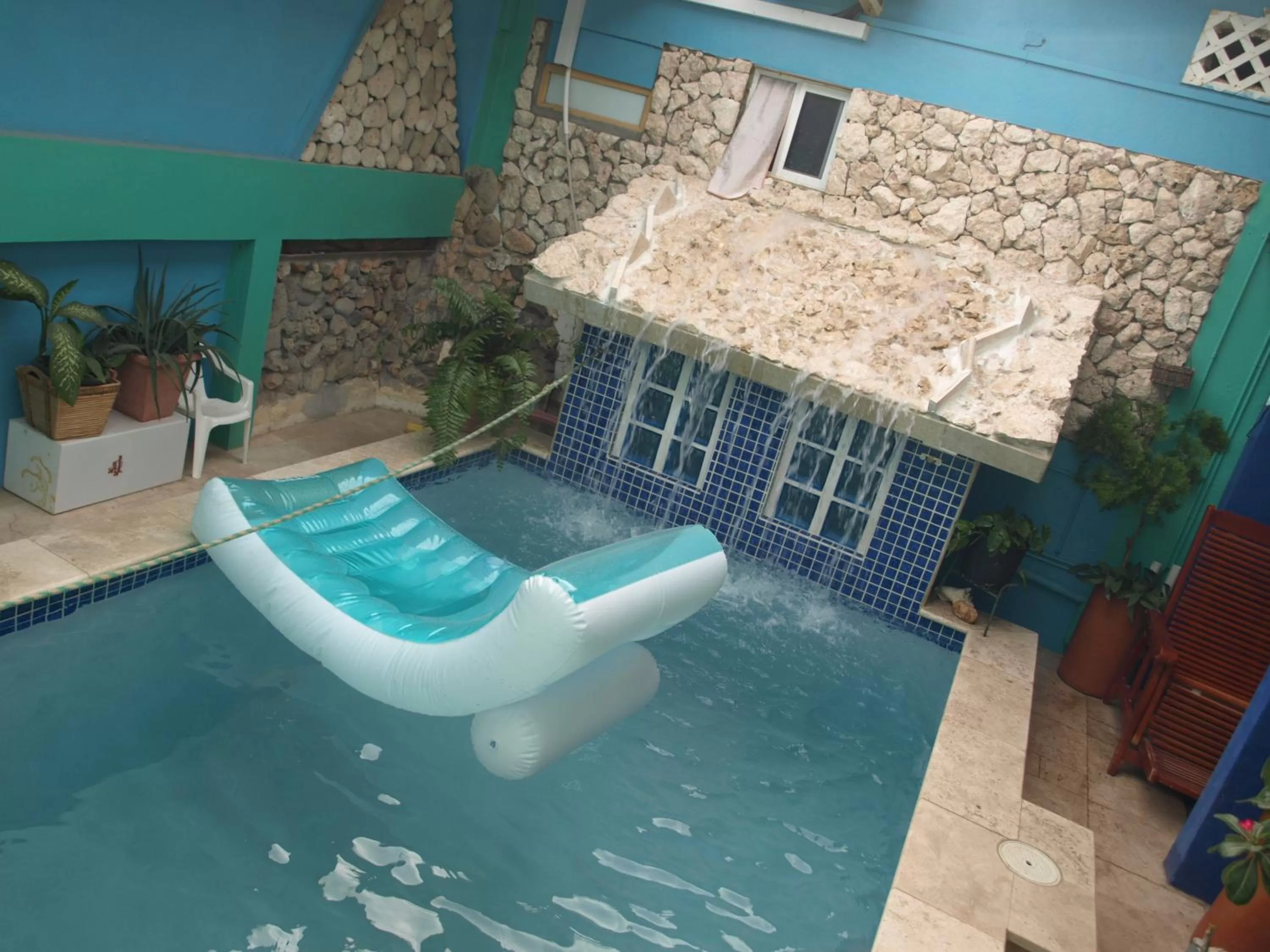 Swimming pool in A1 Apartments Aruba
