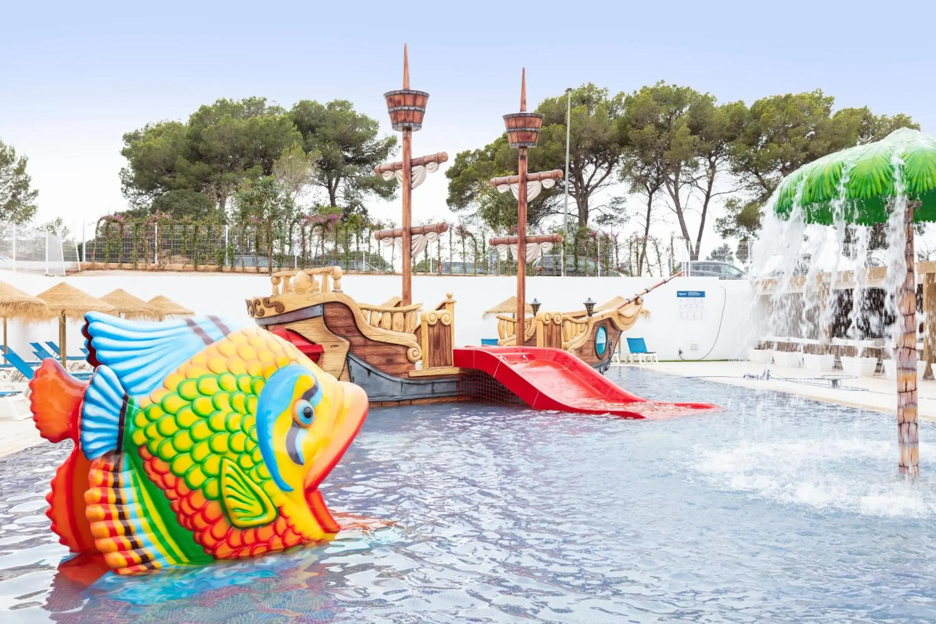 Swimming pool in Hotel Best Delta Swimming pool in Hotel Best Delta