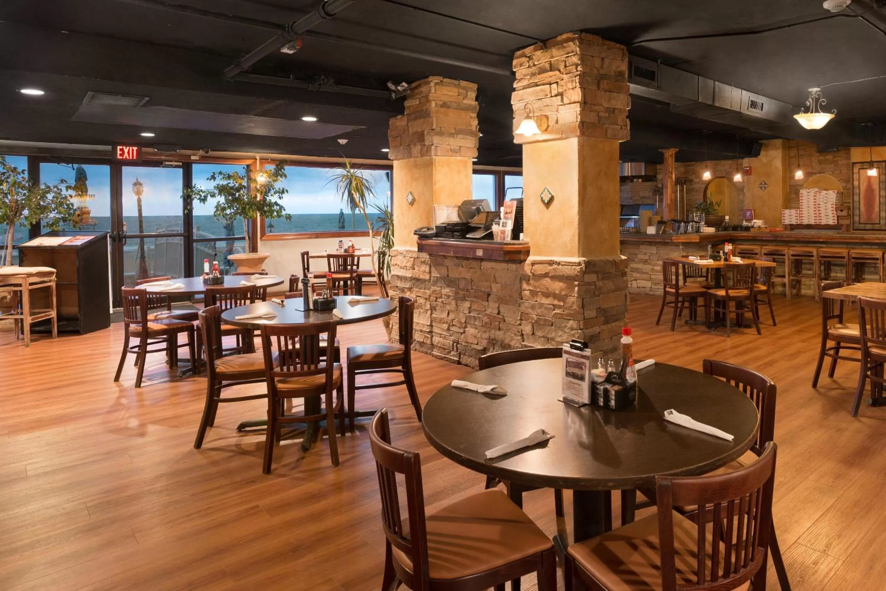 Restaurant/places to eat in Howard Johnson Plaza by Wyndham Ocean City Oceanfront