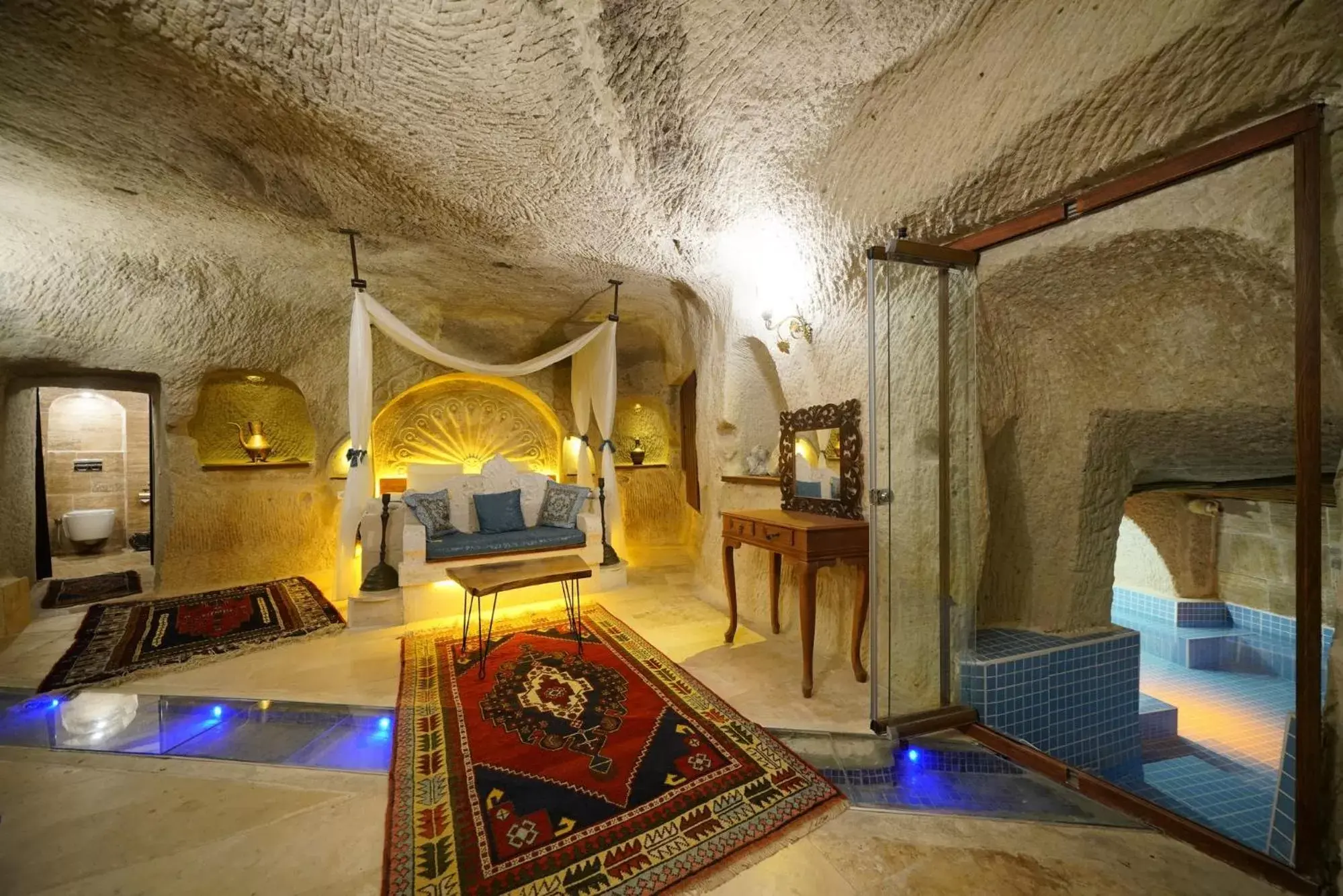 Photo of the whole room, Seating Area in Cappadocia Nar Cave House & Hot Swimming Pool