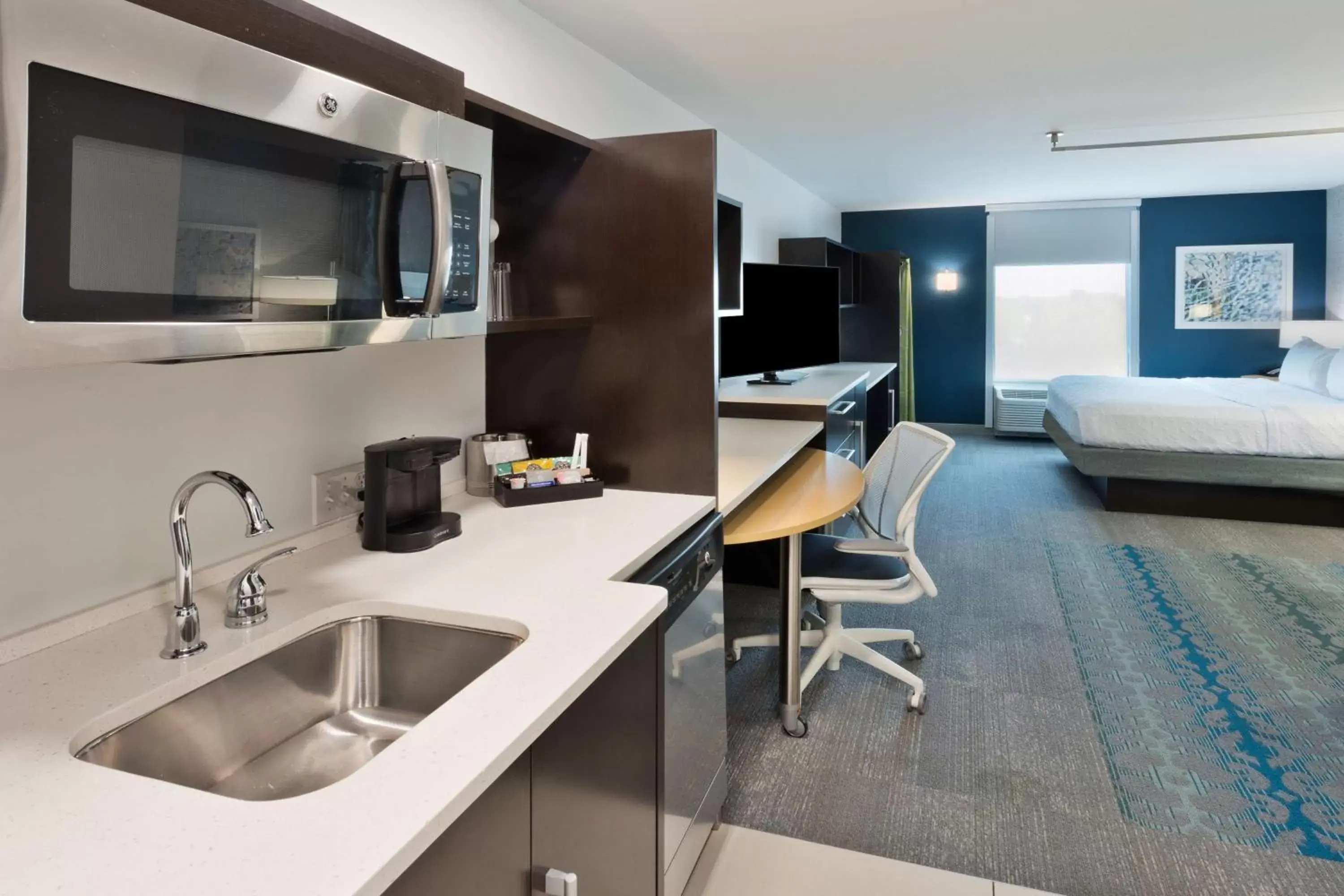 Kitchen or kitchenette, Kitchen/Kitchenette in Home2 Suites by Hilton Columbus