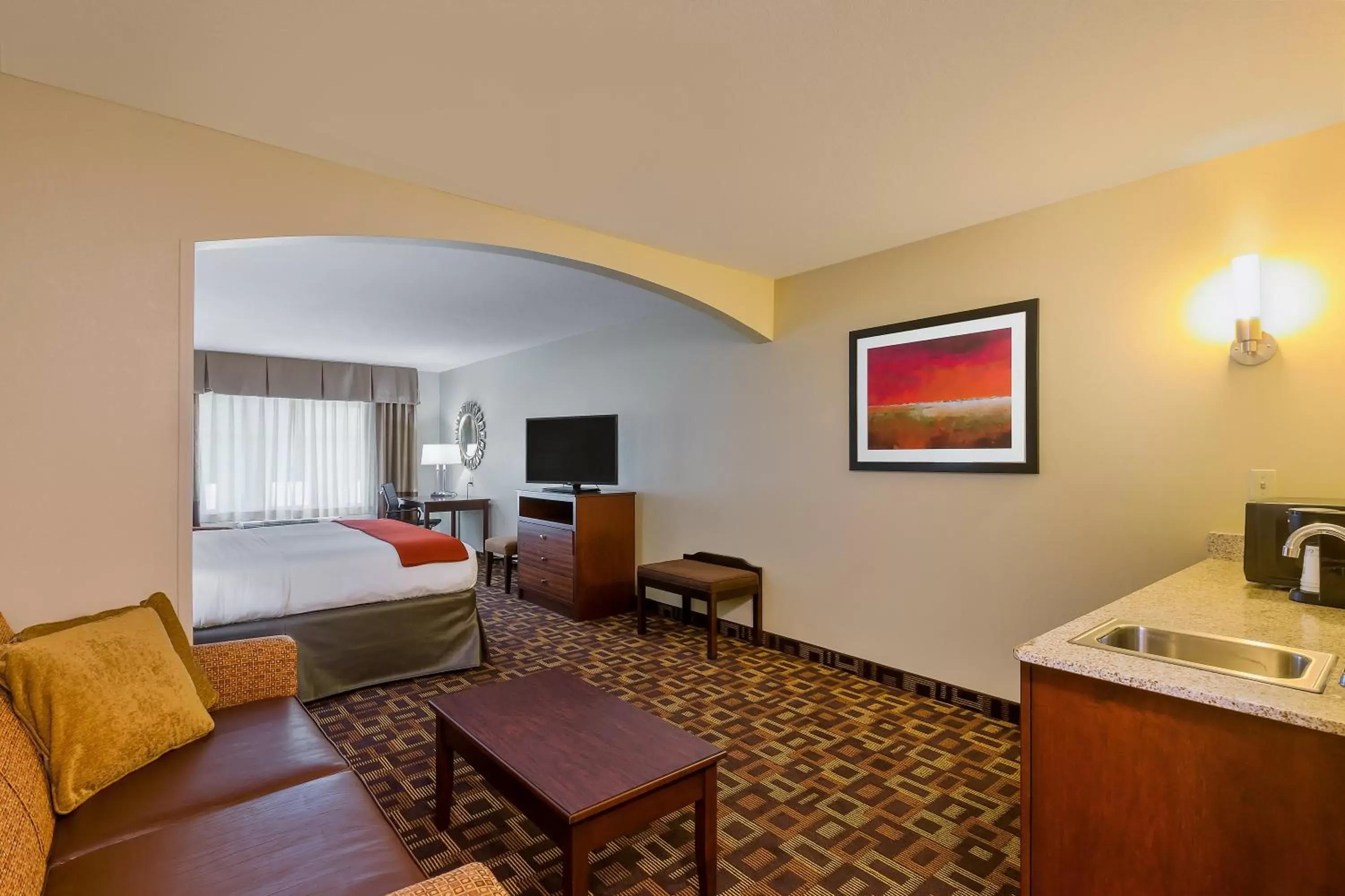 Bedroom, Seating Area in Holiday Inn Express Hotel & Suites Salina, an IHG Hotel