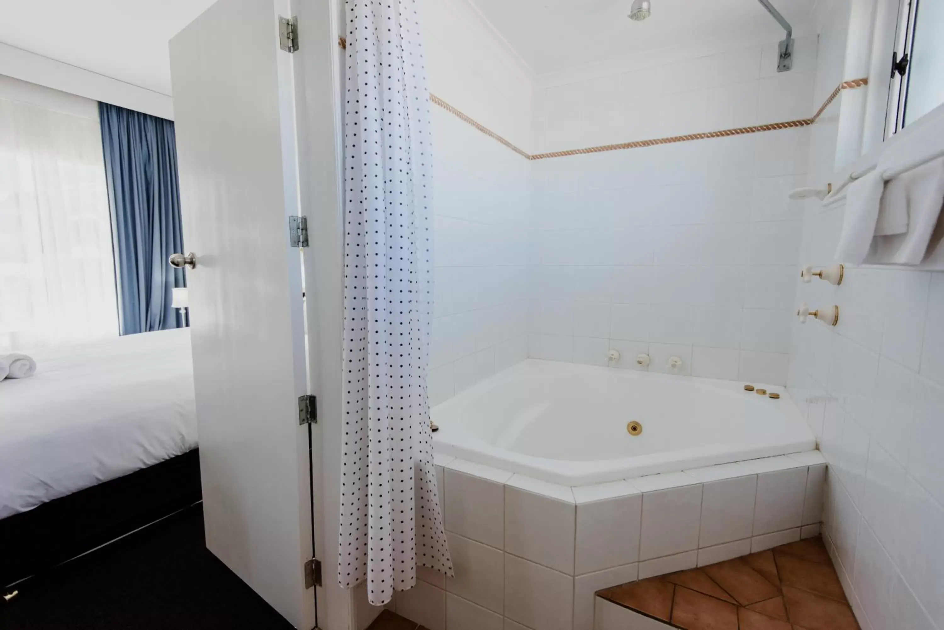Shower, Bathroom in City Sider Motor Inn