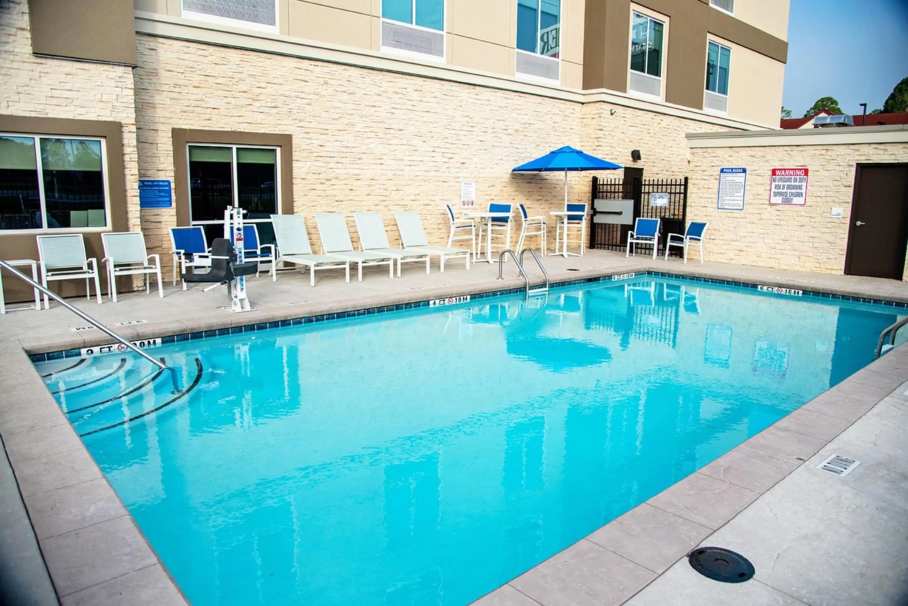 Swimming pool in Holiday Inn & Suites - Savannah Airport - Pooler by IHG