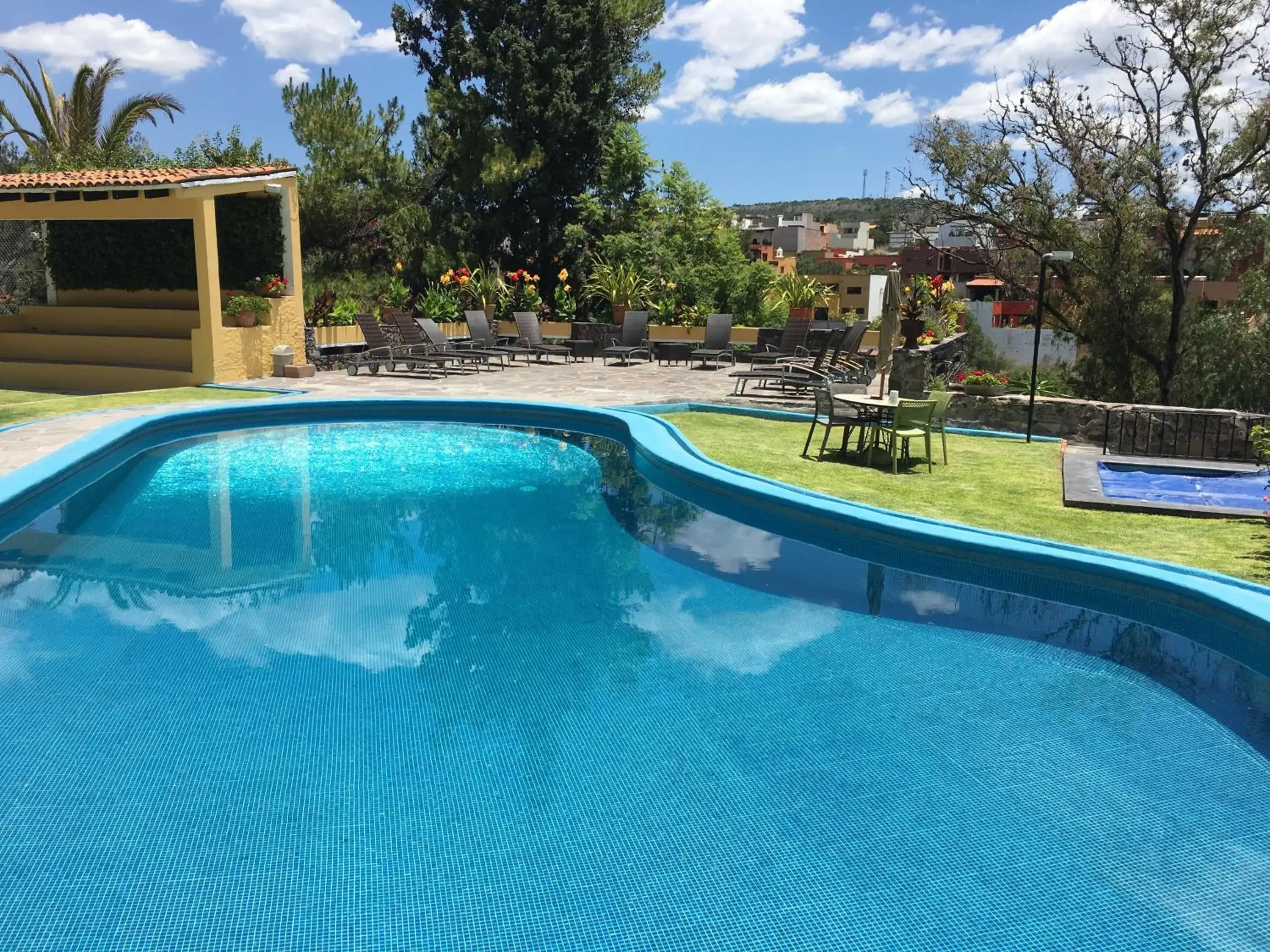 Swimming Pool in Rancho Hotel Atascadero