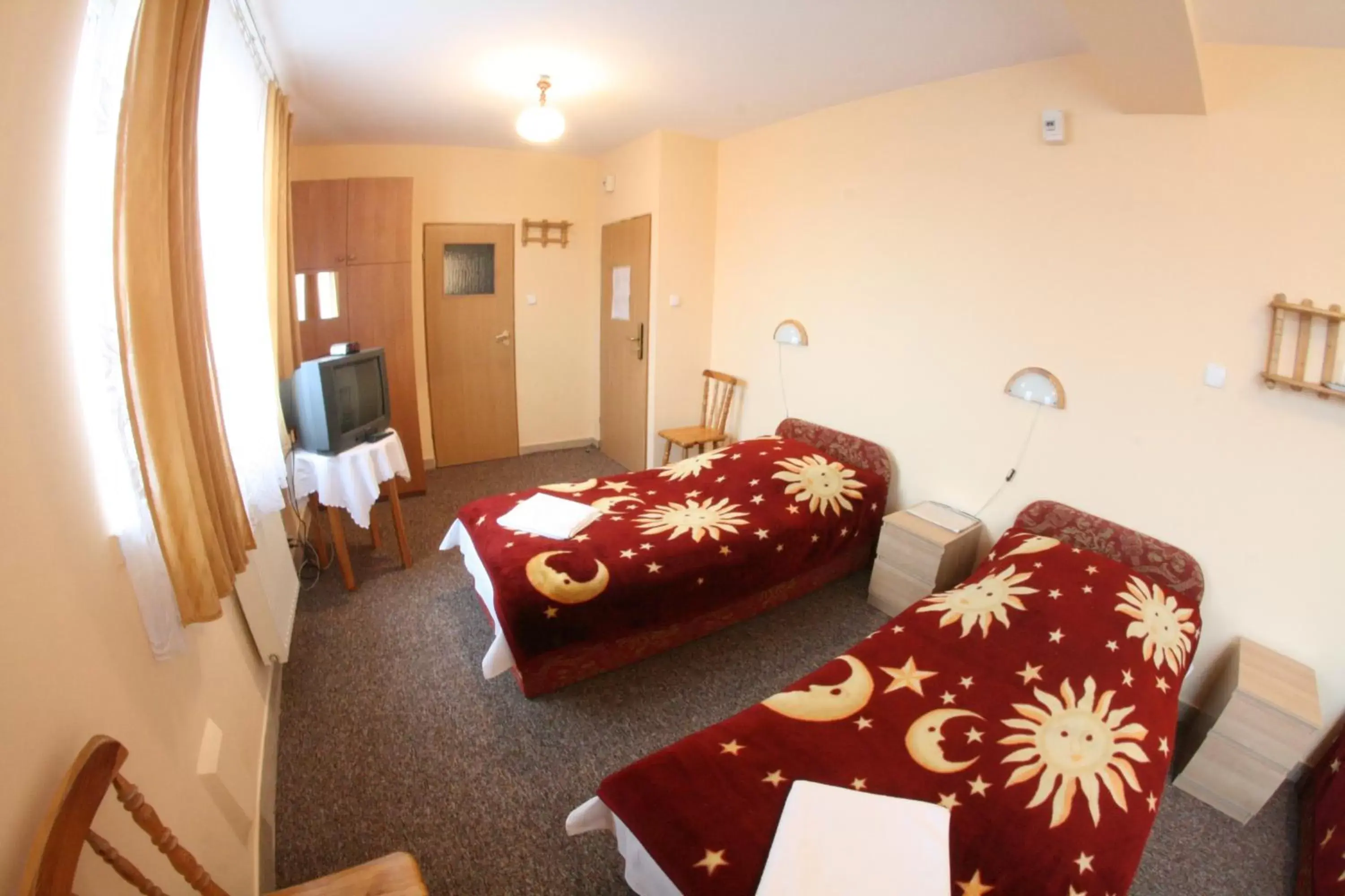 Photo of the whole room, Bed in Hotel Daisy Budget Photo of the whole room, Bed in Hotel Daisy Budget