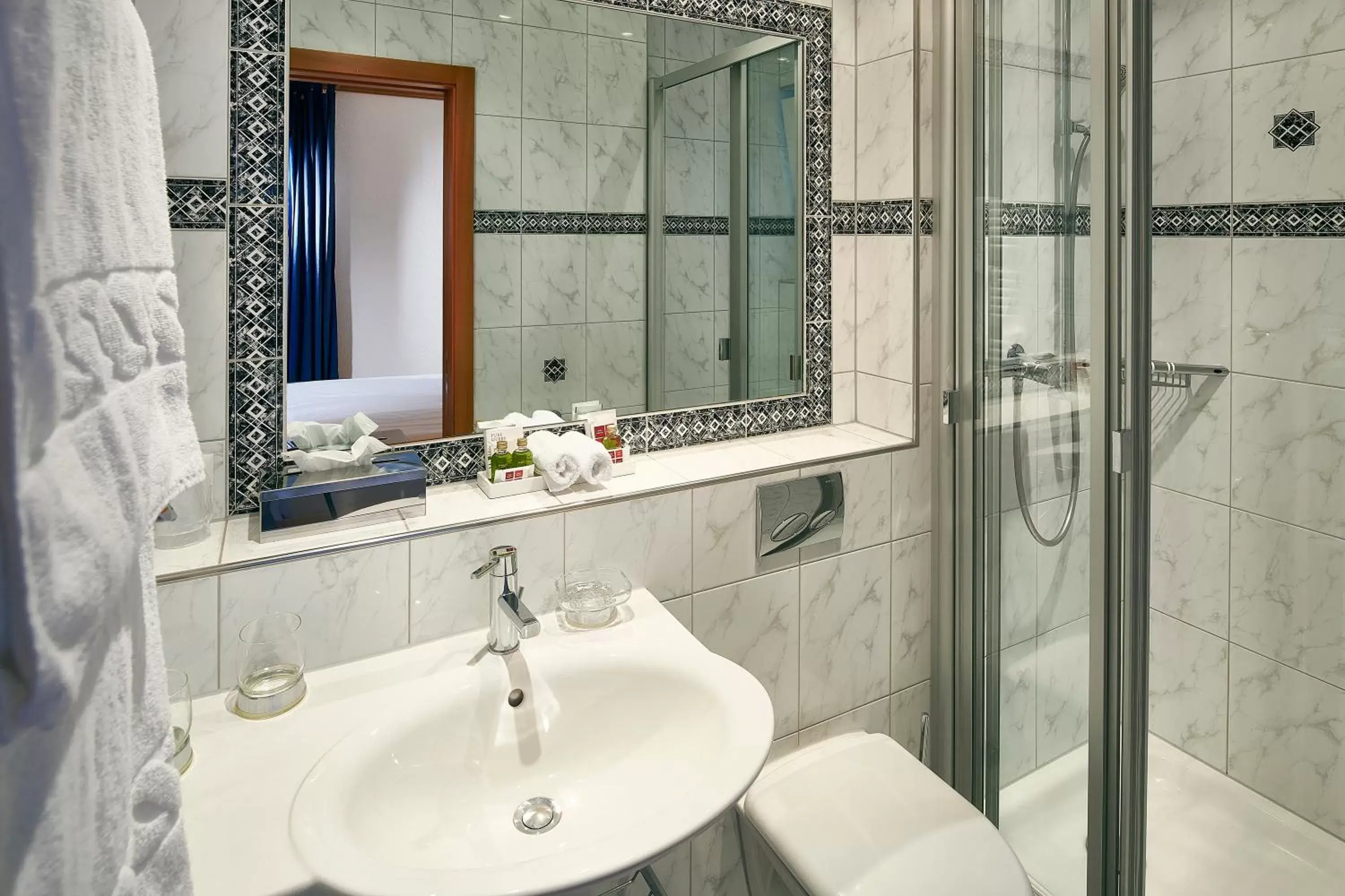 Bathroom in Hotel Bristol Relais du Silence Superior