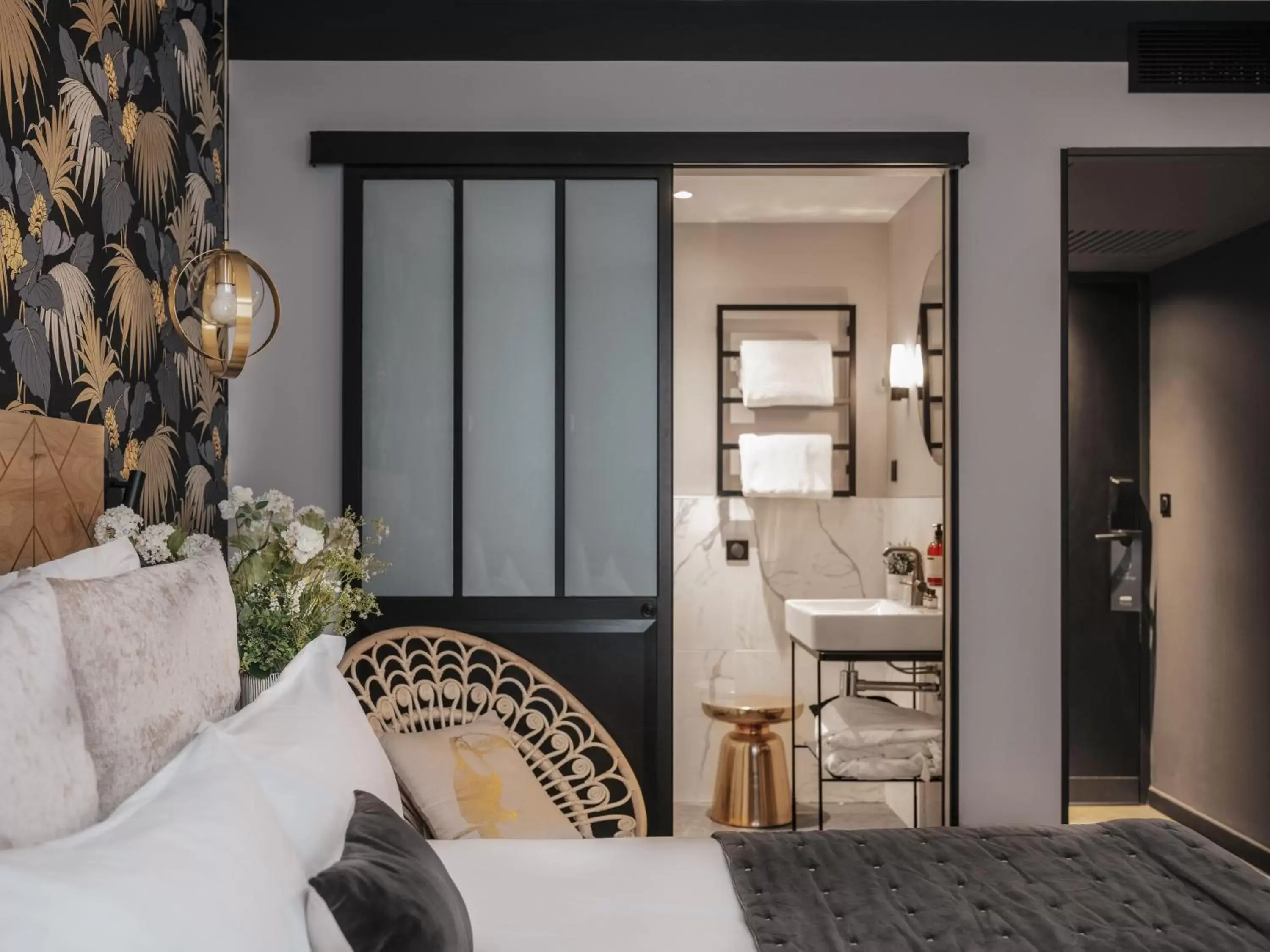Bedroom, Bed in Maisons du Monde Hotel & Suites - Nantes