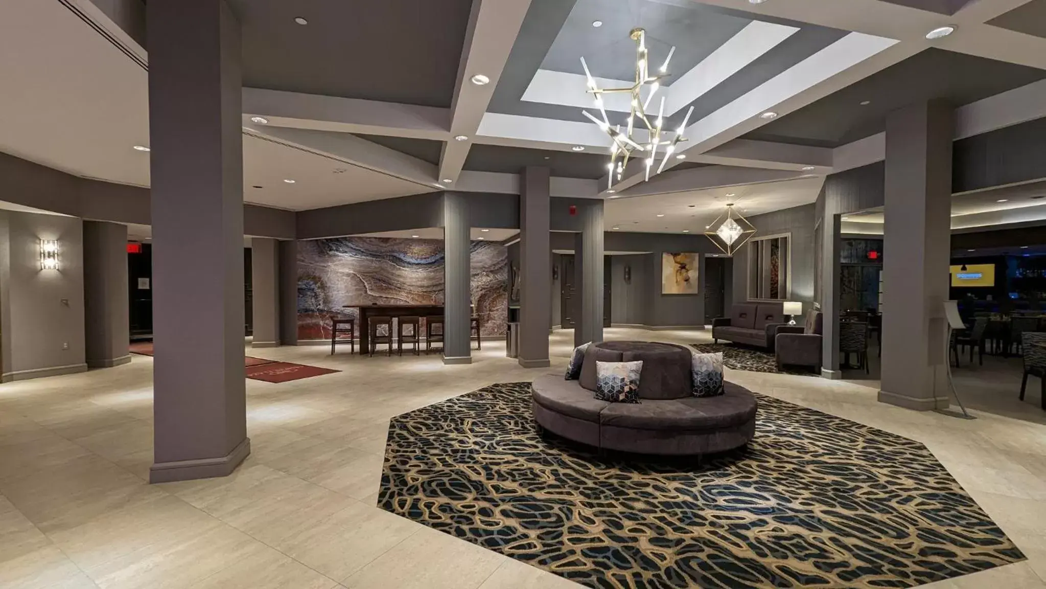 Property building, Lobby/Reception in Crowne Plaza Edison, an IHG Hotel