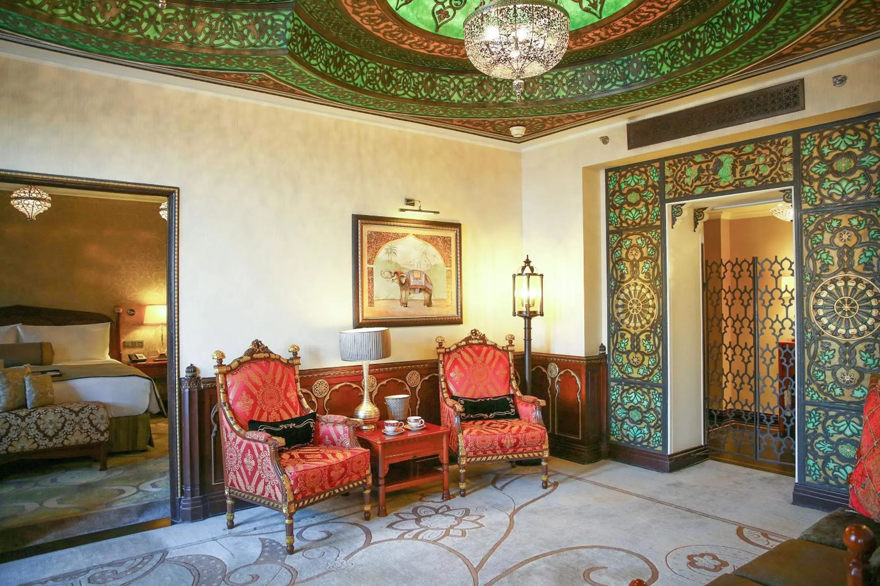 Living room, Seating Area in Fairmont Peace Hotel On the Bund (Start your own story with the BUND)