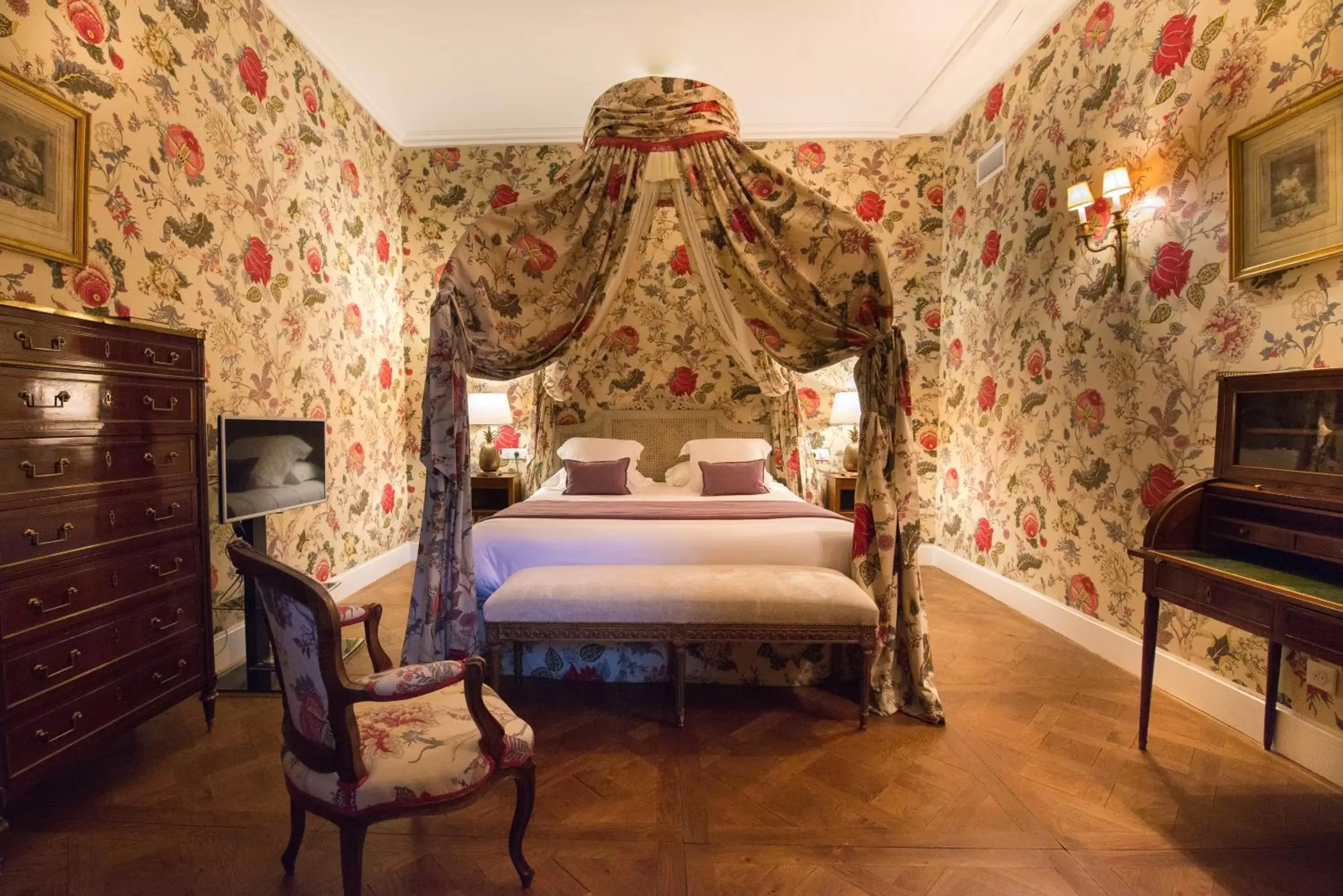 Photo of the whole room, Bed in Domaine de La Groirie - Le Mans