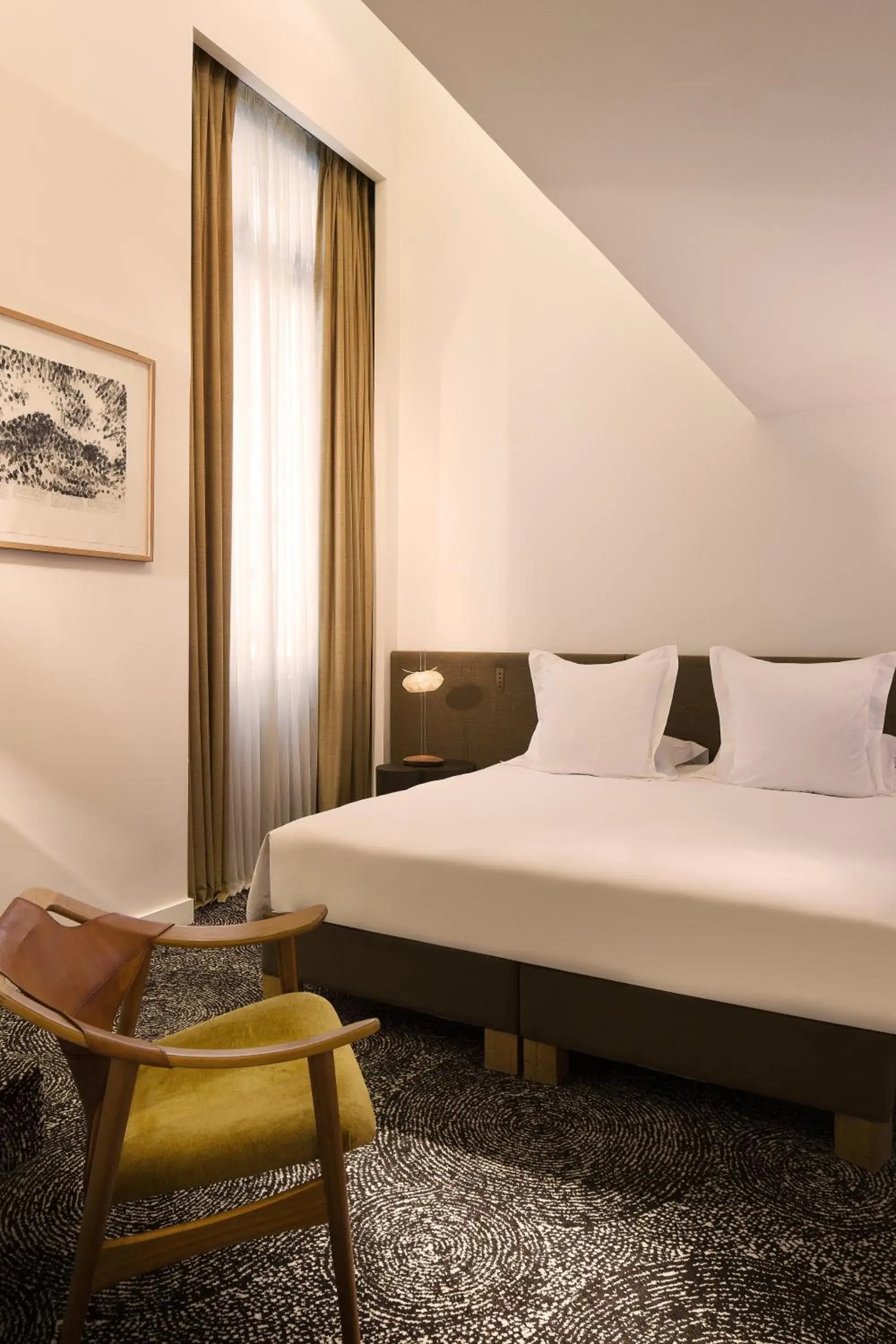 Bed in Hotel Marignan Champs-Elysées