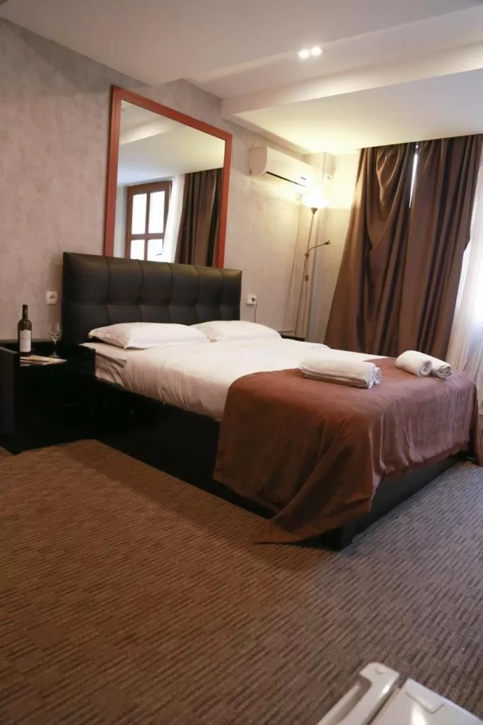 Queen Room with Two Queen Beds in Villa Hotel Tbilisi