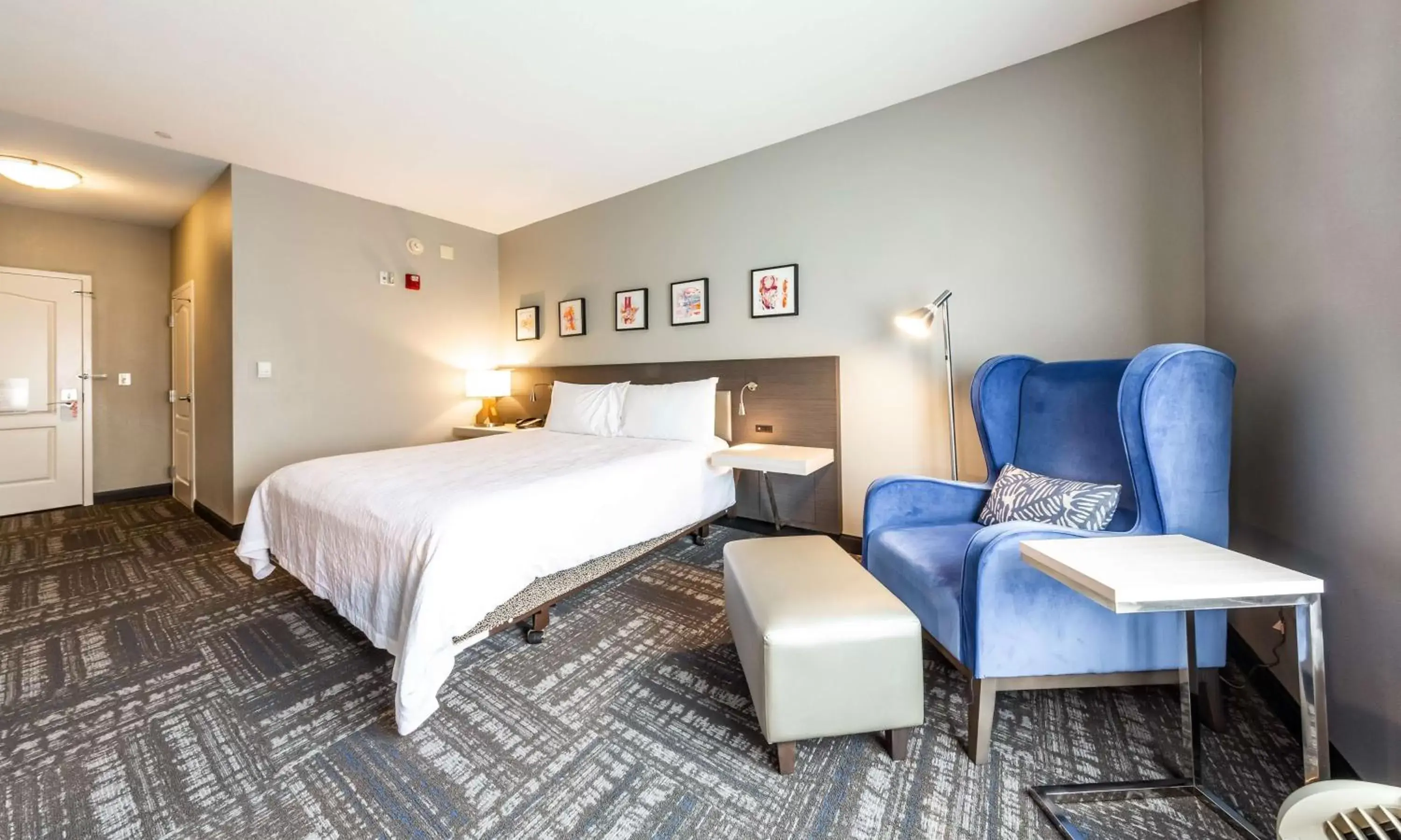 Living room, Bed in Hilton Garden Inn Beaumont