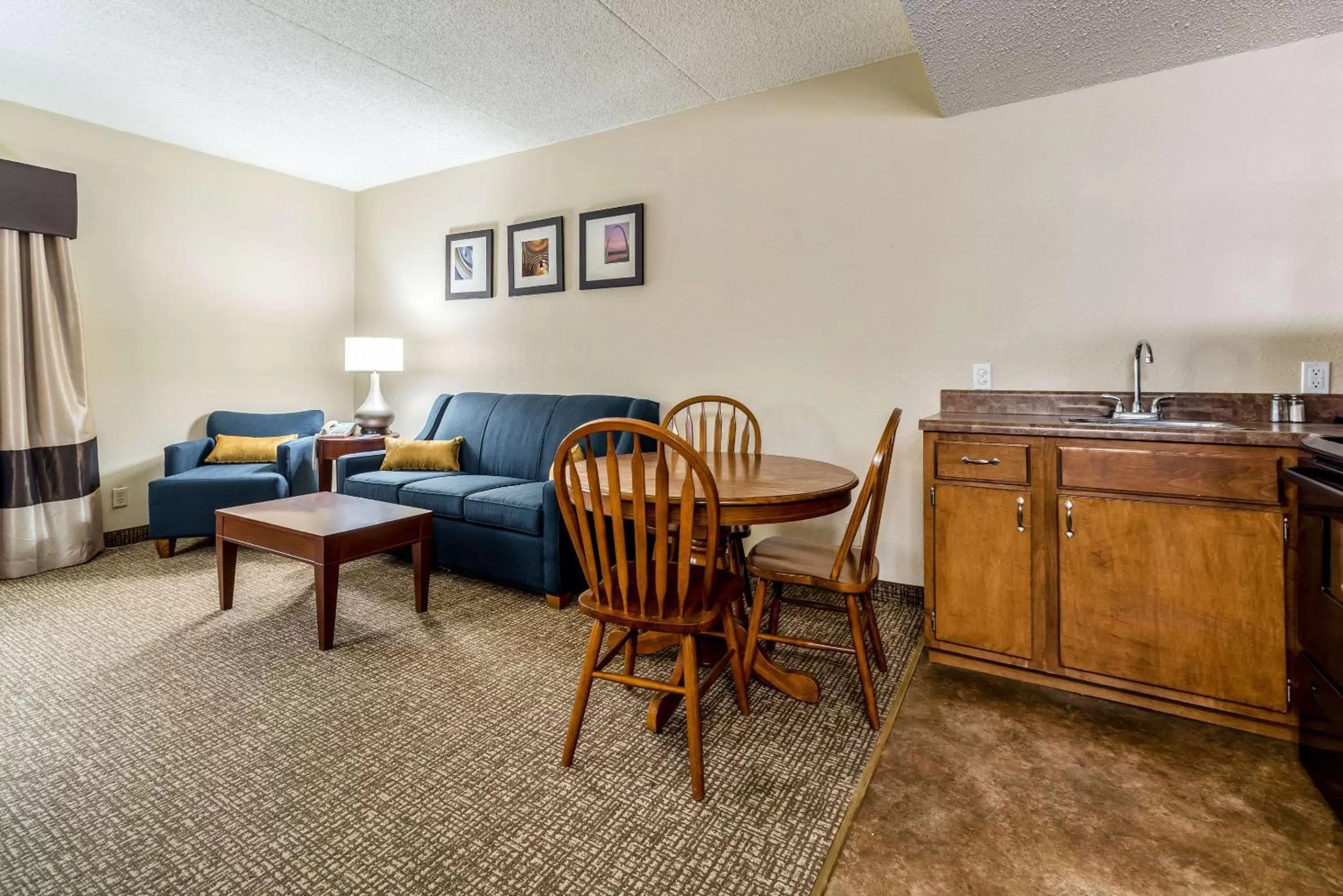 Photo of the whole room in Comfort Inn Festus-St Louis South