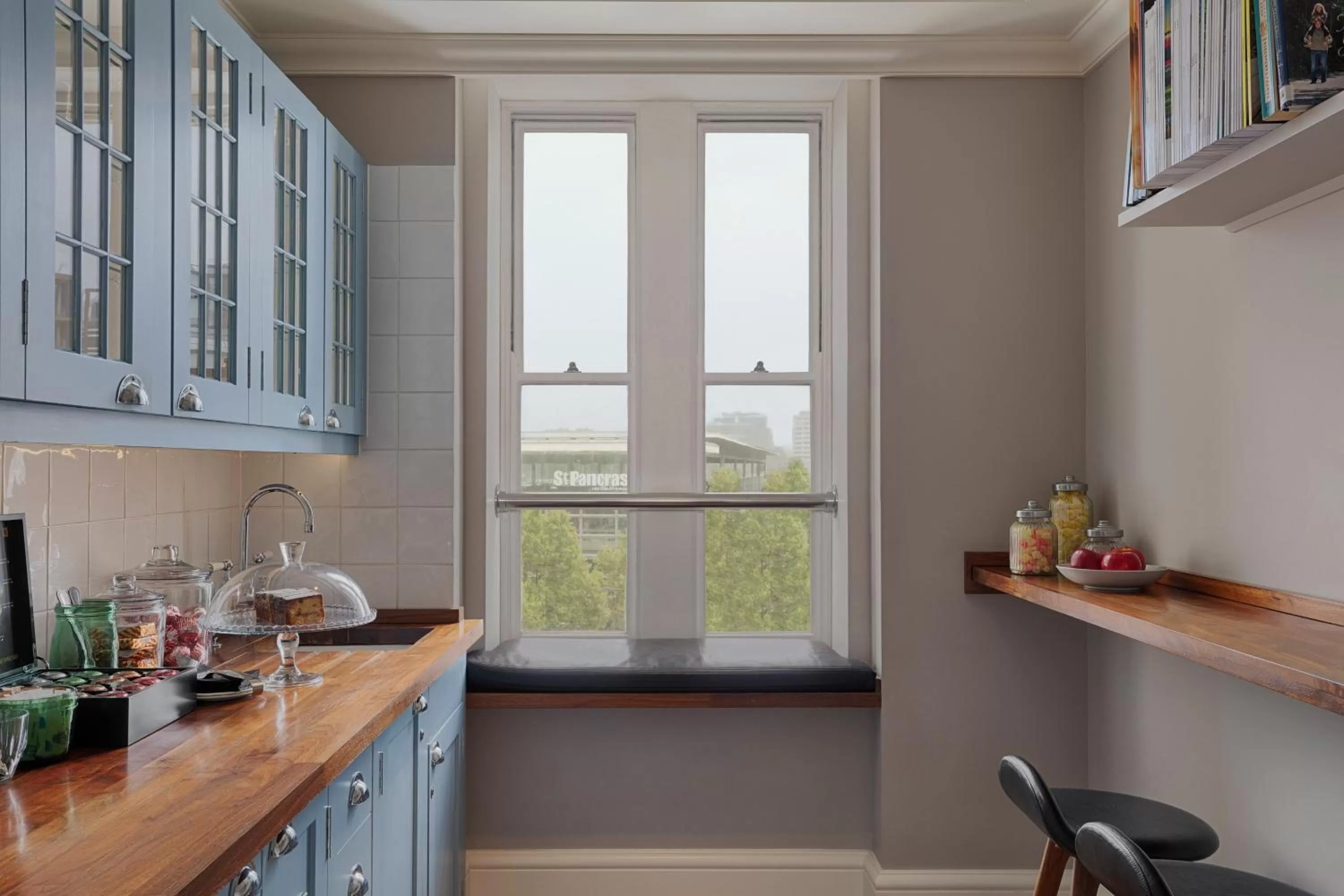 Restaurant/places to eat in Kaya Great Northern Hotel, London