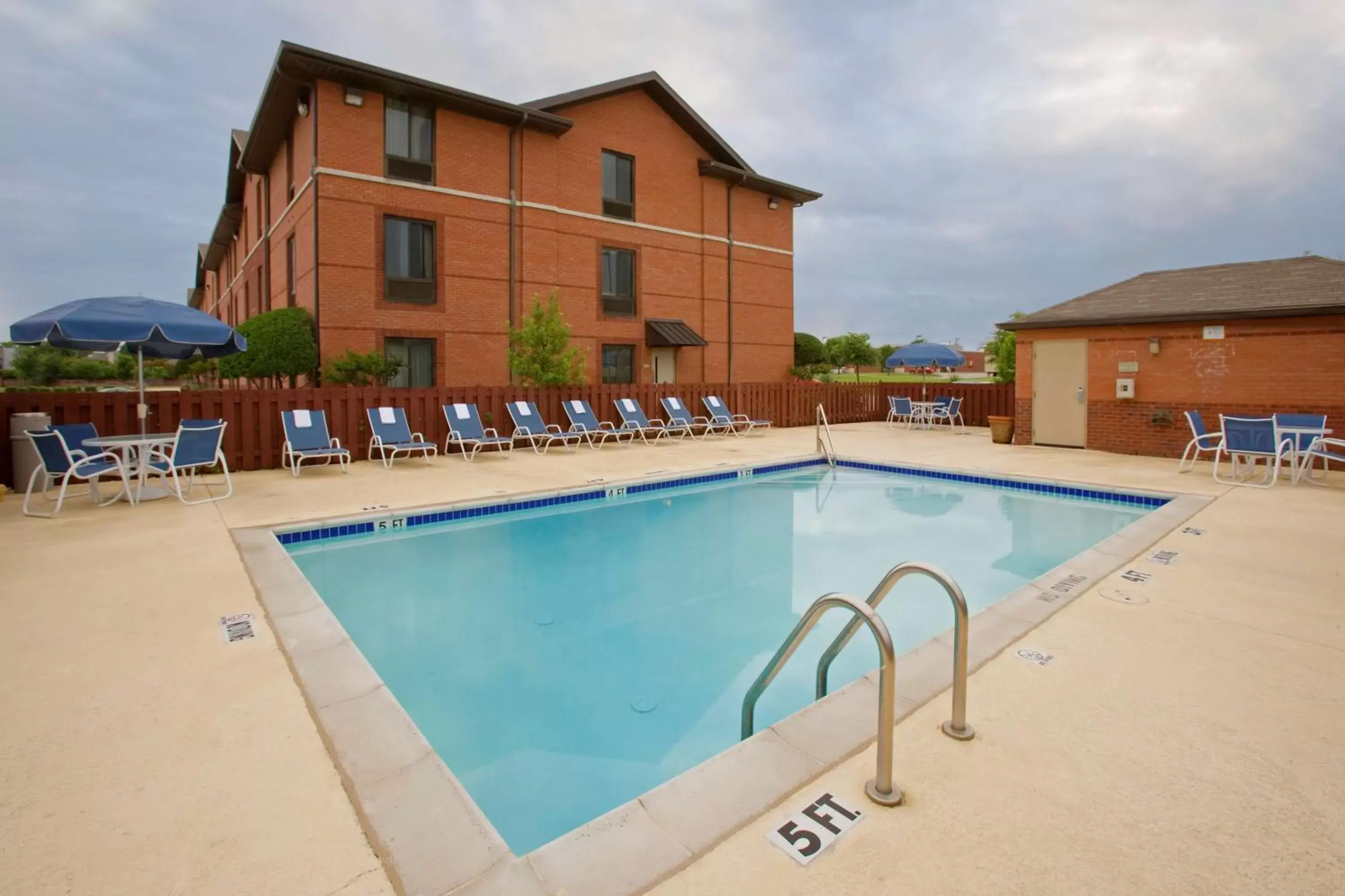 Pool view, Swimming Pool in Extended Stay America Suites - Houston - Med. Ctr. - NRG Park - Kirby