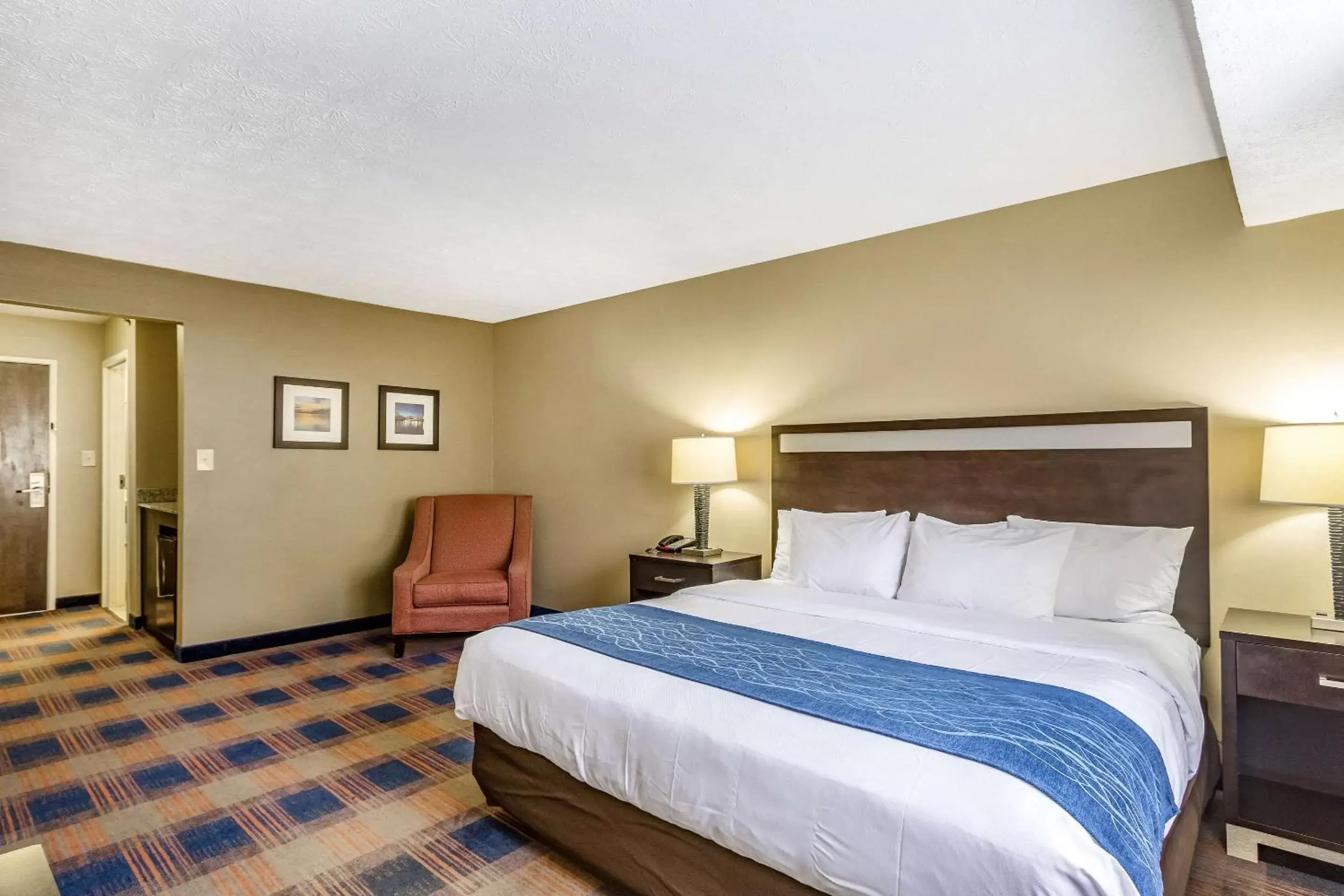 Photo of the whole room, Bed in Comfort Inn Independence