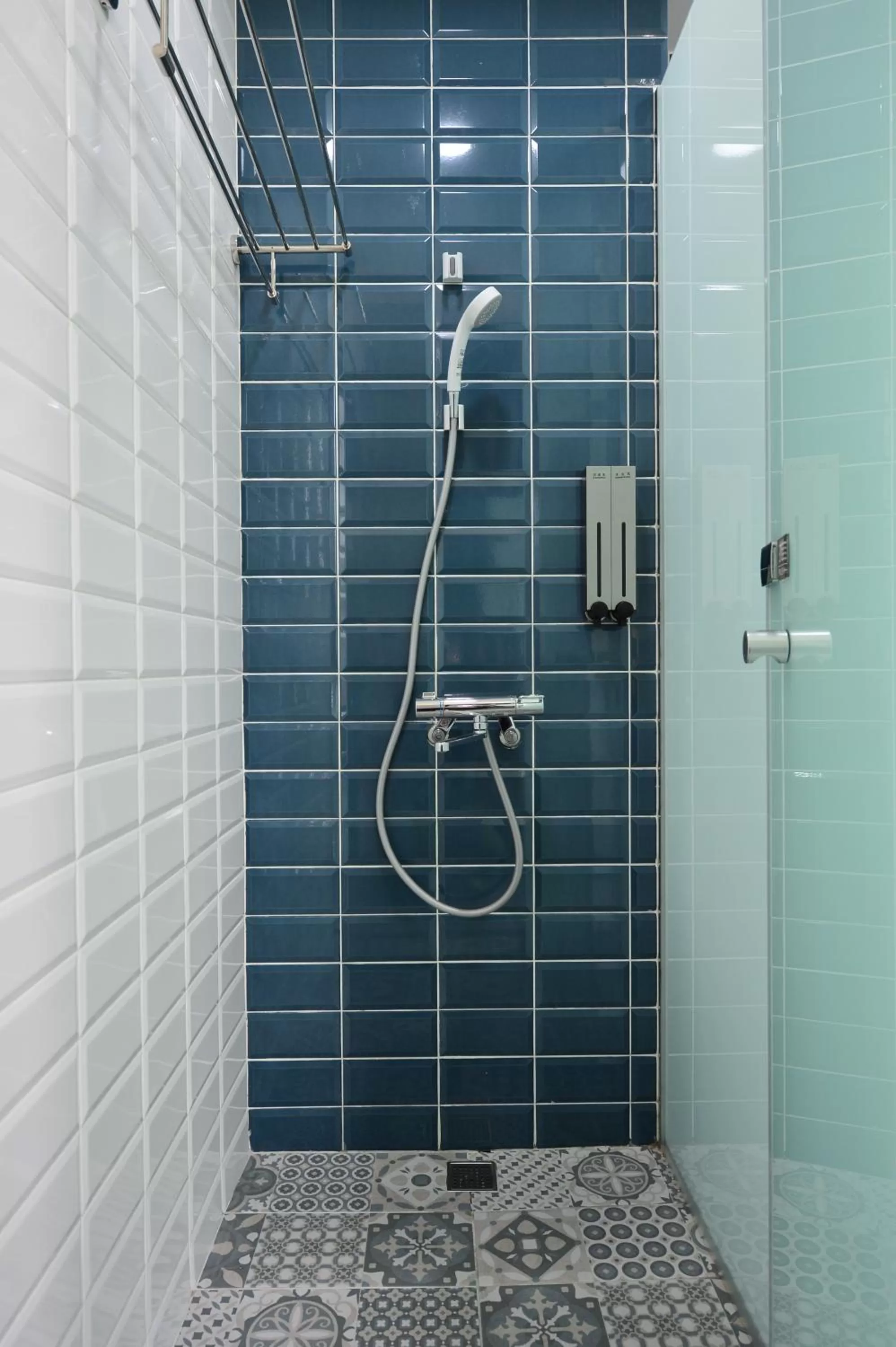 Shower in Sky Square Business Travel